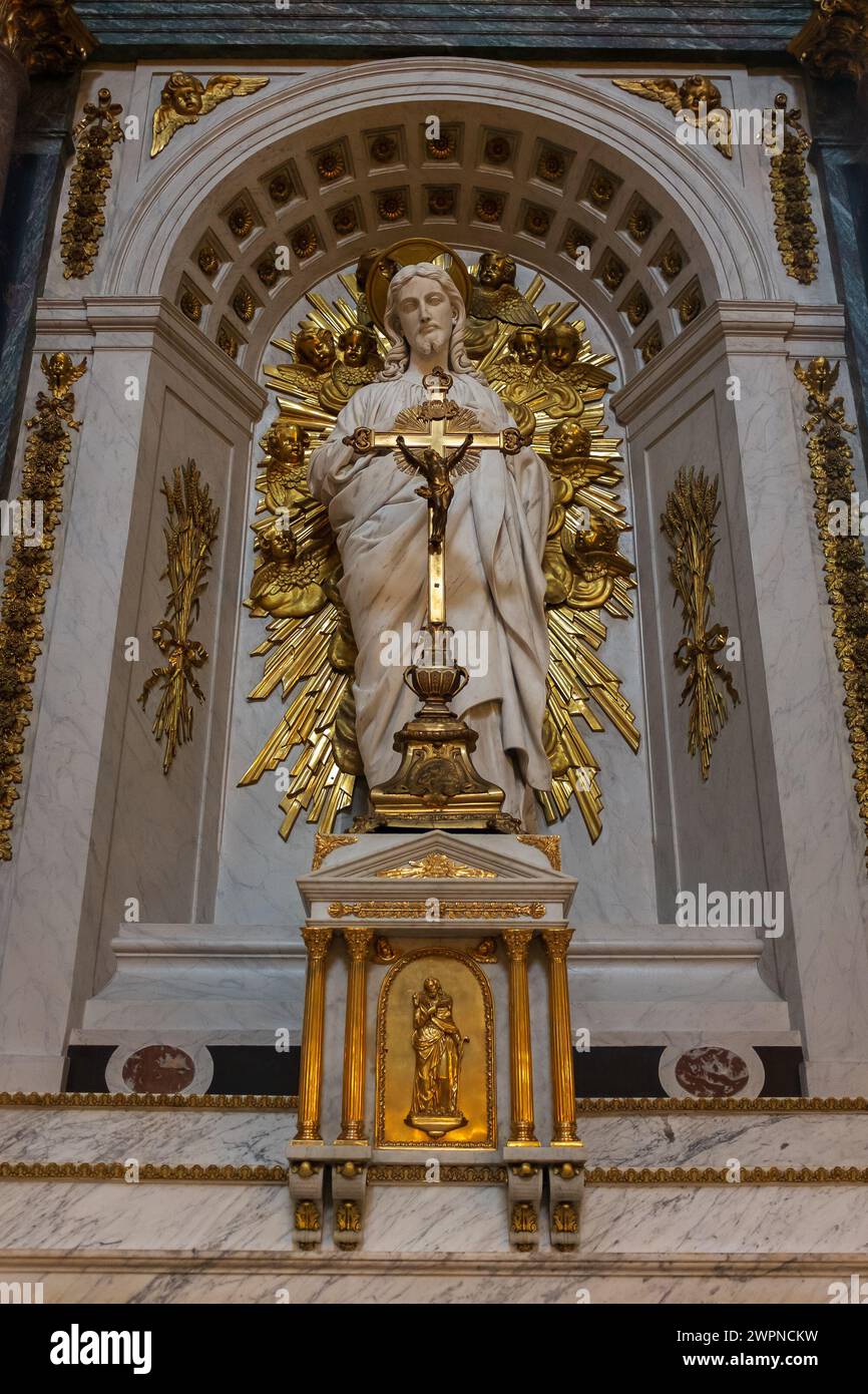 Paris, France, 2024. Marble statue of the Sacred Heart of Jesus (1879) by Jean-Marie Bonnassieux in the église Saint-Paul-Saint-Louis (vertical) Stock Photo