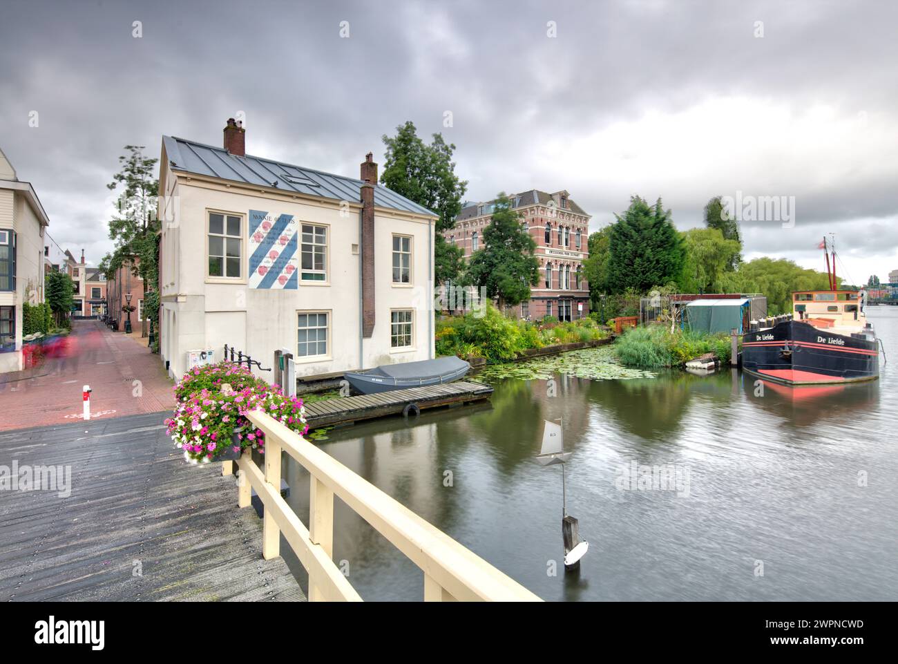 Drawbridge, Rembrandtbrug, Canal, Rembrandt birthplace, Architecture ...
