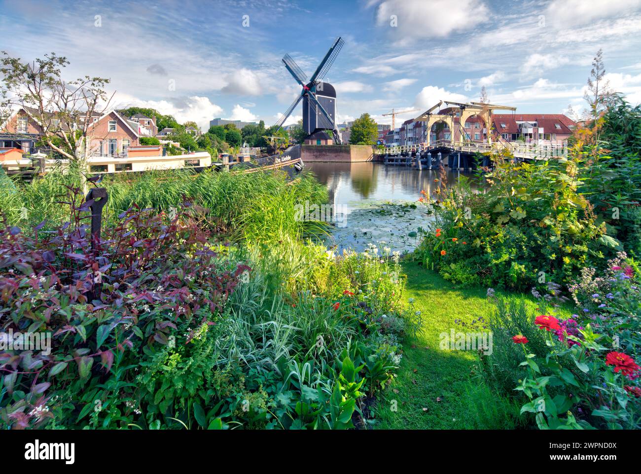 Molen de Put, windmill, drawbridge, Rembrandtbrug, canal, architecture ...