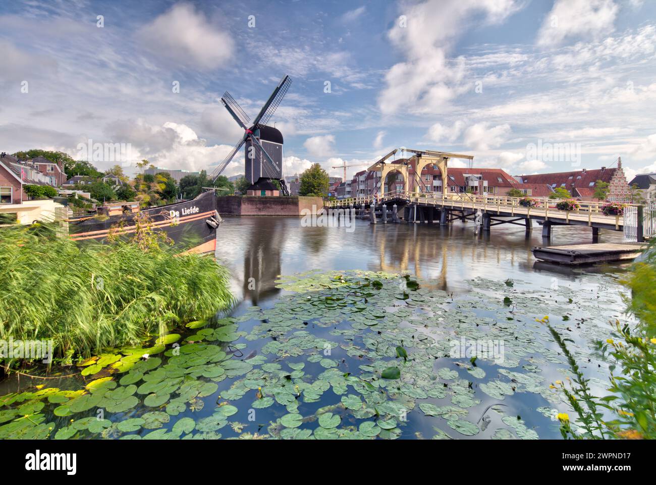 Molen de Put, windmill, drawbridge, Rembrandtbrug, canal, architecture ...