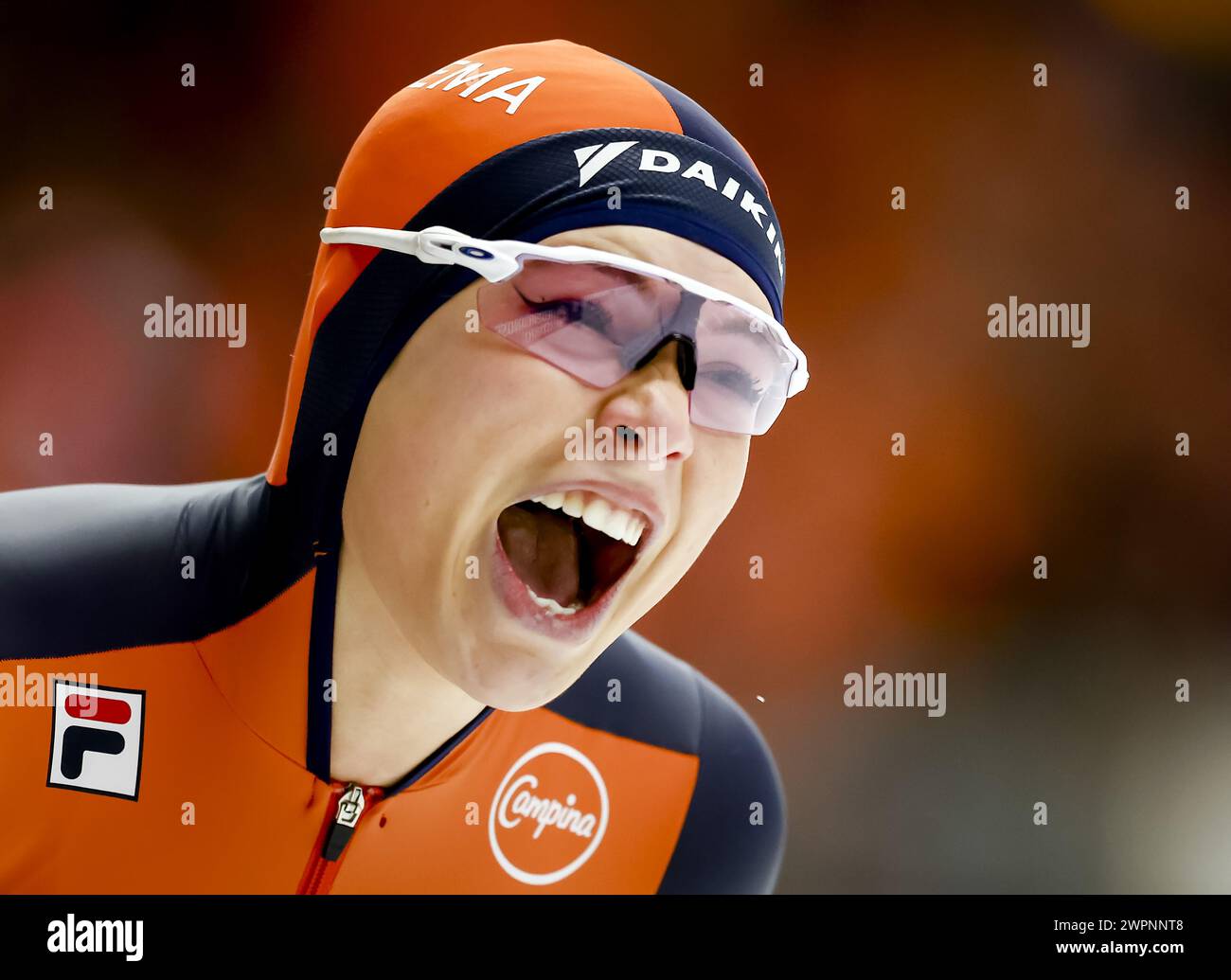 INZELL - Jutta Leerdam (NED) reacts after winning bronze after the