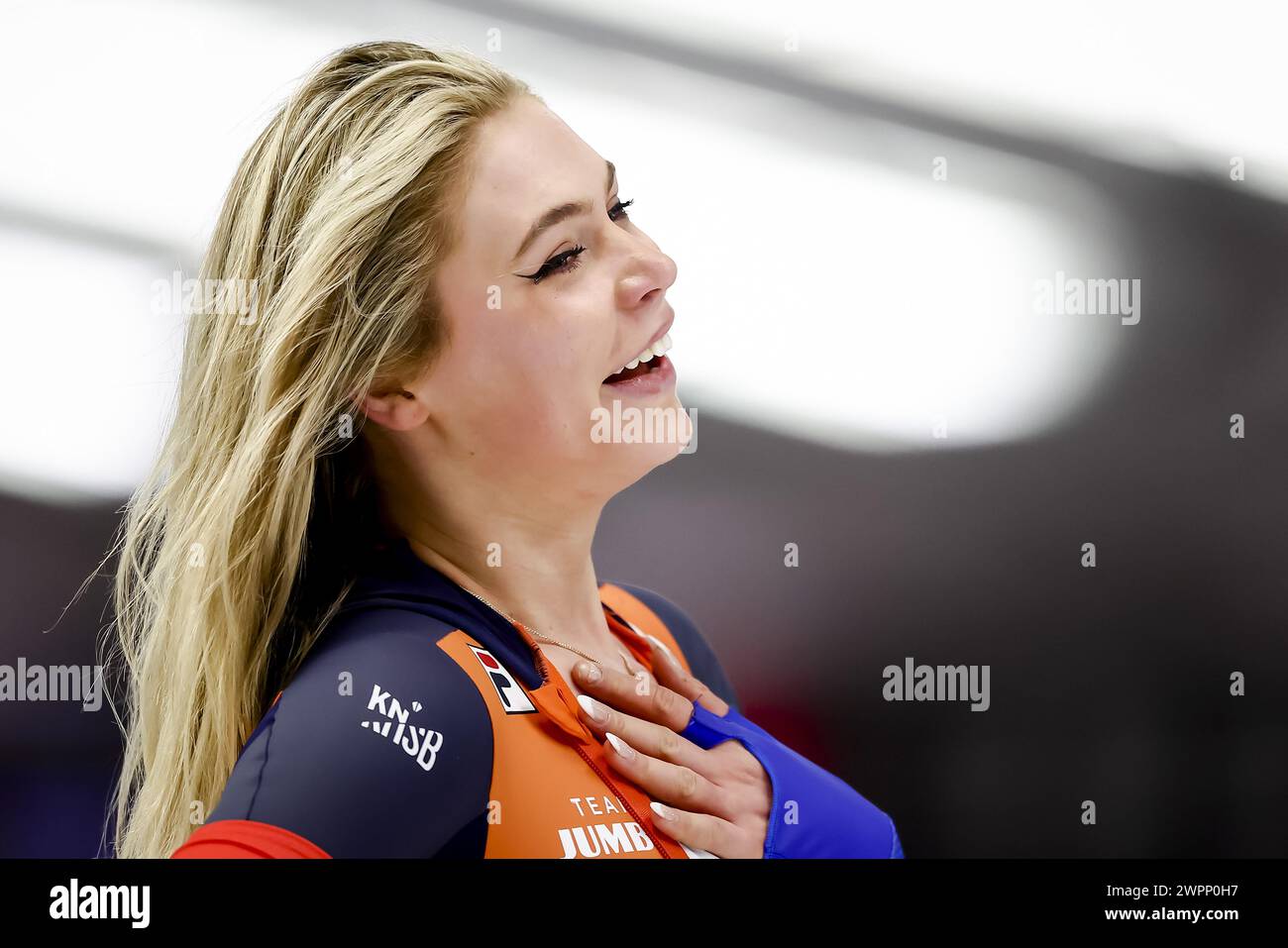 INZELL - Jutta Leerdam (NED) reacts after winning bronze after the