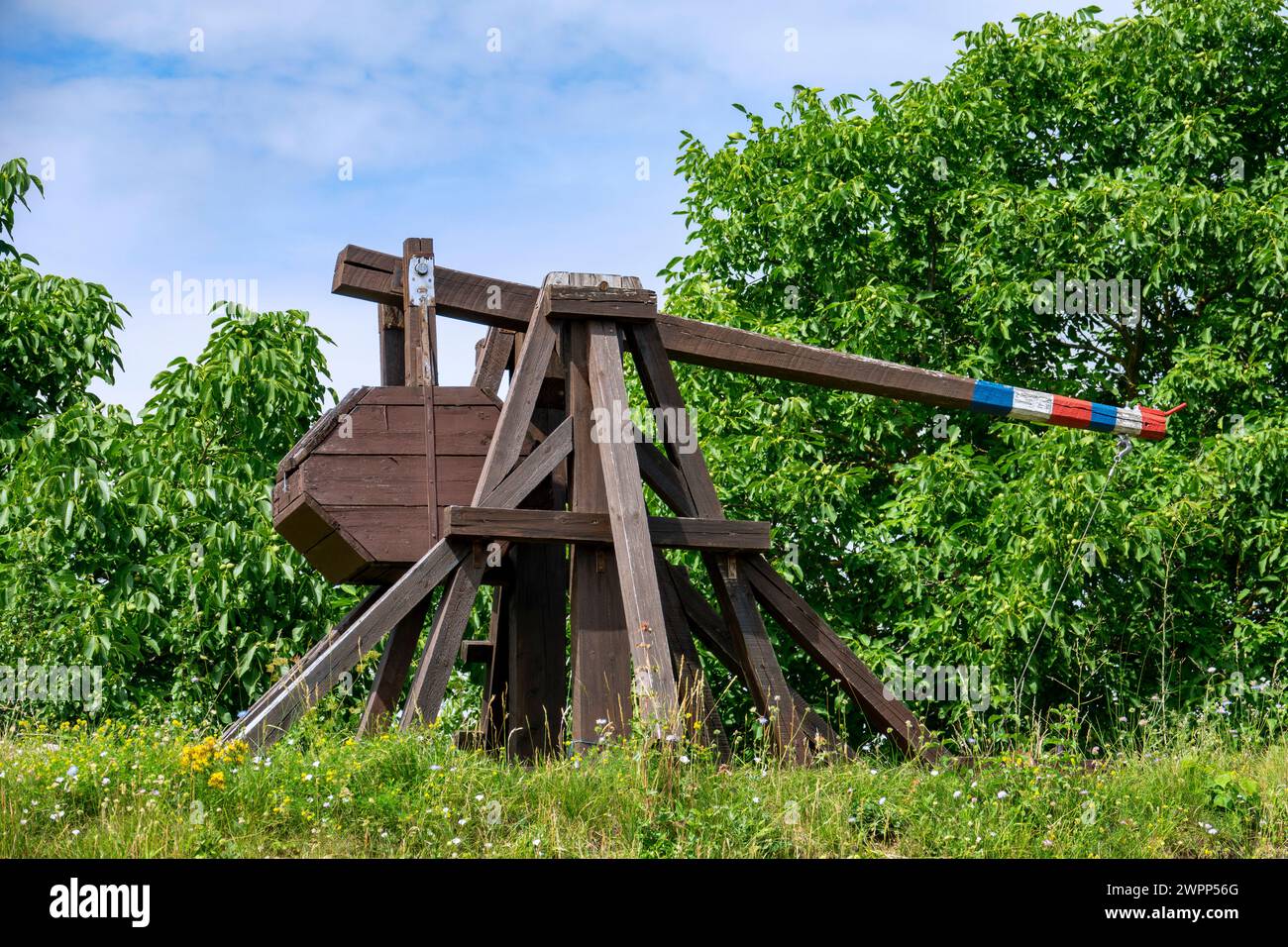 Catapult at the ruins of Schaumburg Castle, also known as Schaumberg, located west of Schalkau (Sonneberg district) in Thuringia. It was the ancestral seat of the noble Schaumberg family. Stock Photo