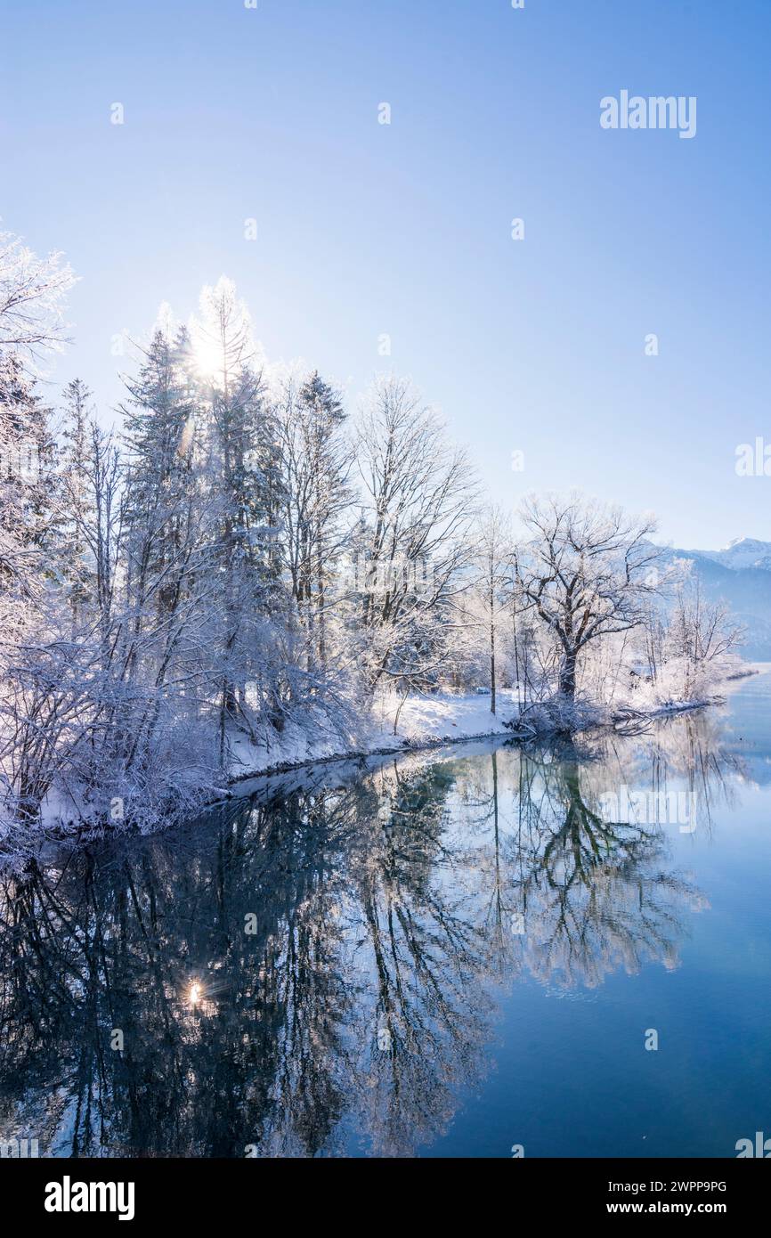 Kochel am See, outflow of river Loisach from lake Kochelsee, snow, hoarfrost, Tölzer Land, Upper Bavaria, Bavaria, Germany Stock Photo