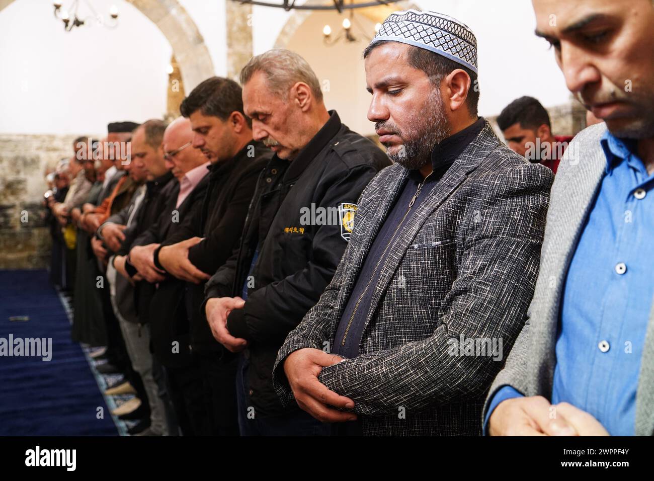 Muslims pray at Al-Masfi (Umayad) mosque in the old city of Mosul after its reopening and completion of its restoration. The Umayad mosque also known Al-Masfi mosque is considered the oldest in Mosul, the second oldest mosque in Iraq, and the 5th oldest mosque in Islam. It dates back to the year 16 AH (637 AD). The mosque was damaged during the operations to liberate the city of Mosul from ISIS, and the mosque was reconstructed by the ALIPH organization in cooperation with LA GUILDE Association and Al-Tameer International Group, in cooperation with the Sunni Endowment Office and the Nineveh An Stock Photo