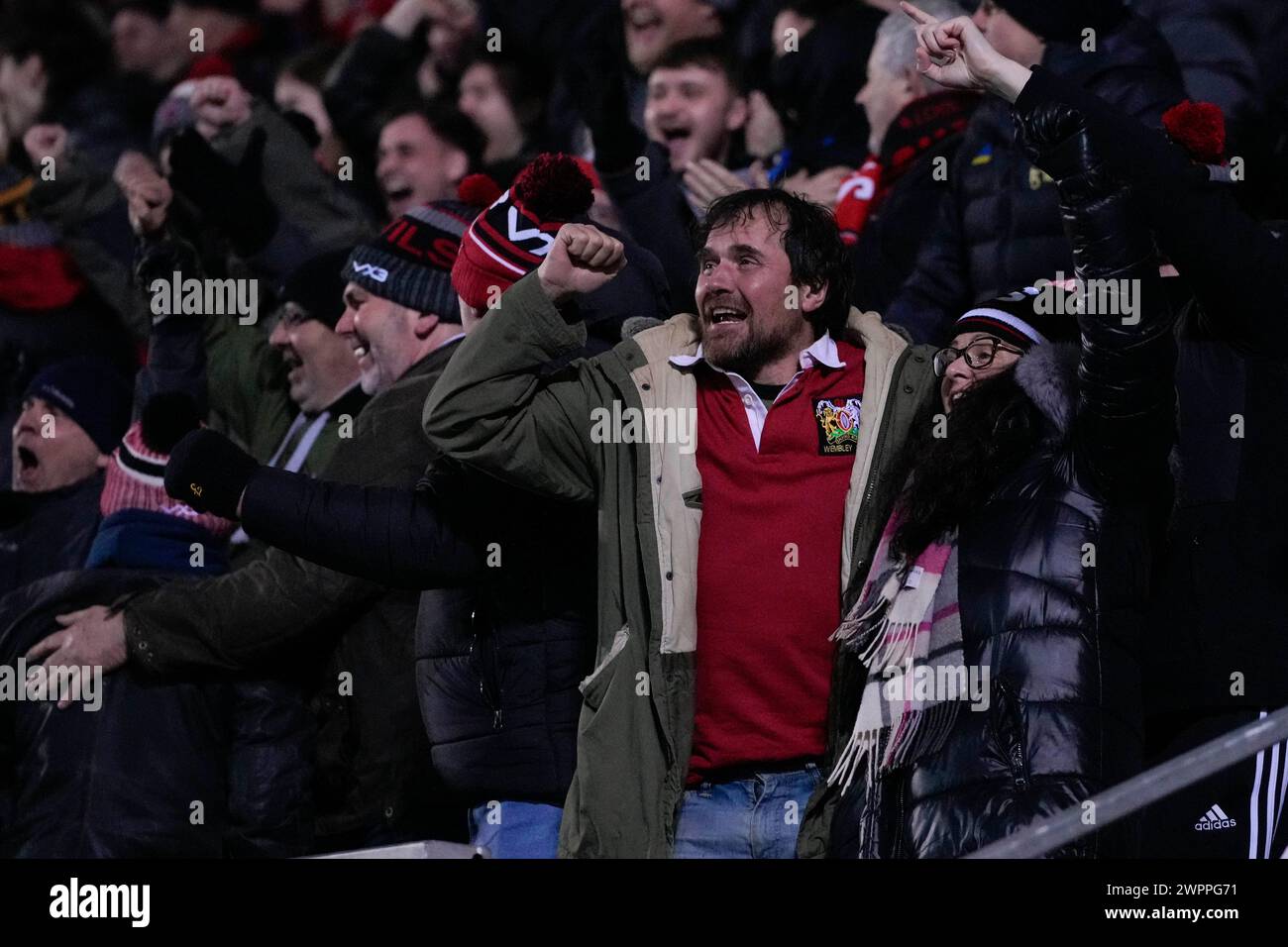 The red devils fans hi-res stock photography and images - Alamy