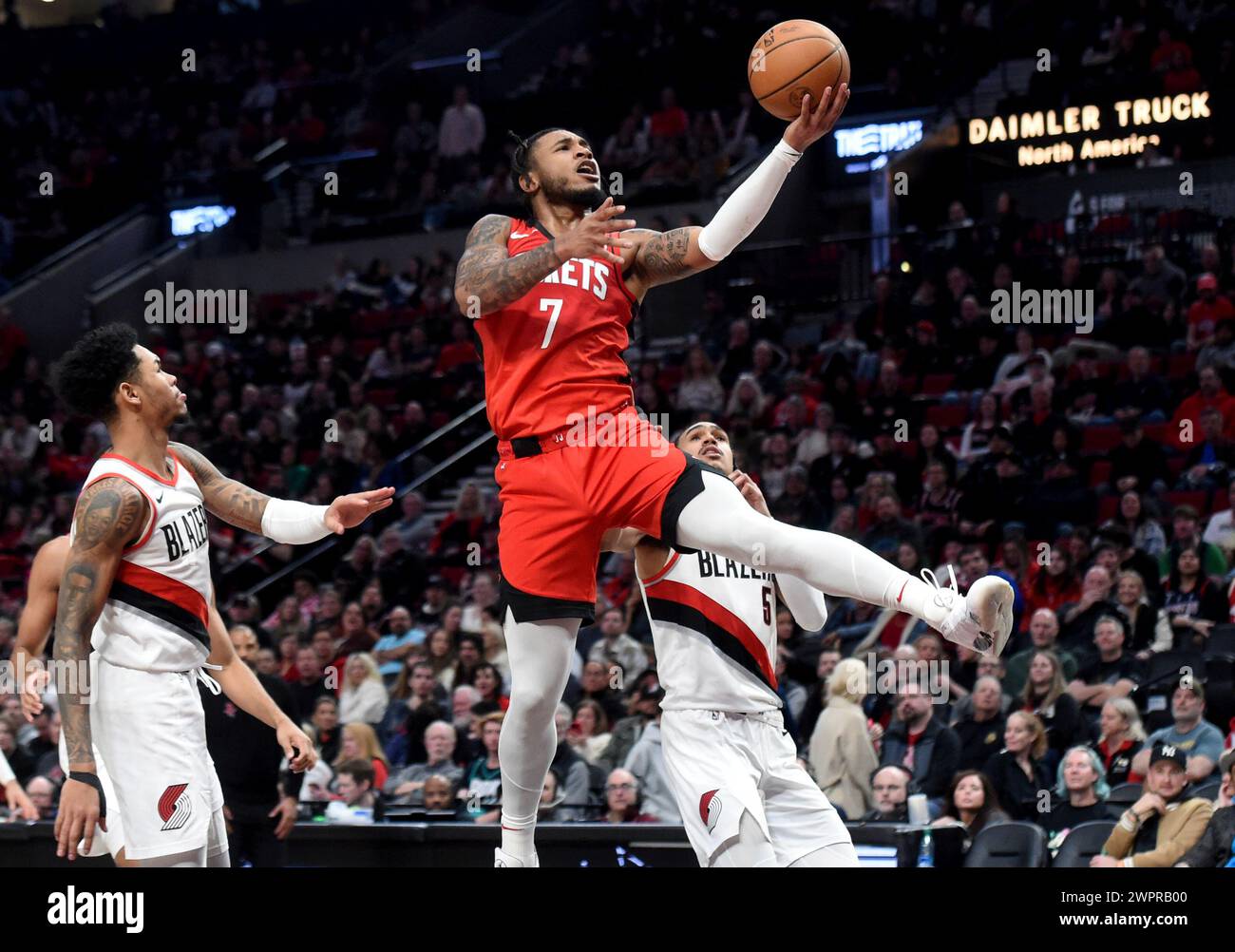 Houston Rockets forward Cam Whitmore (7) drives to the basket against ...