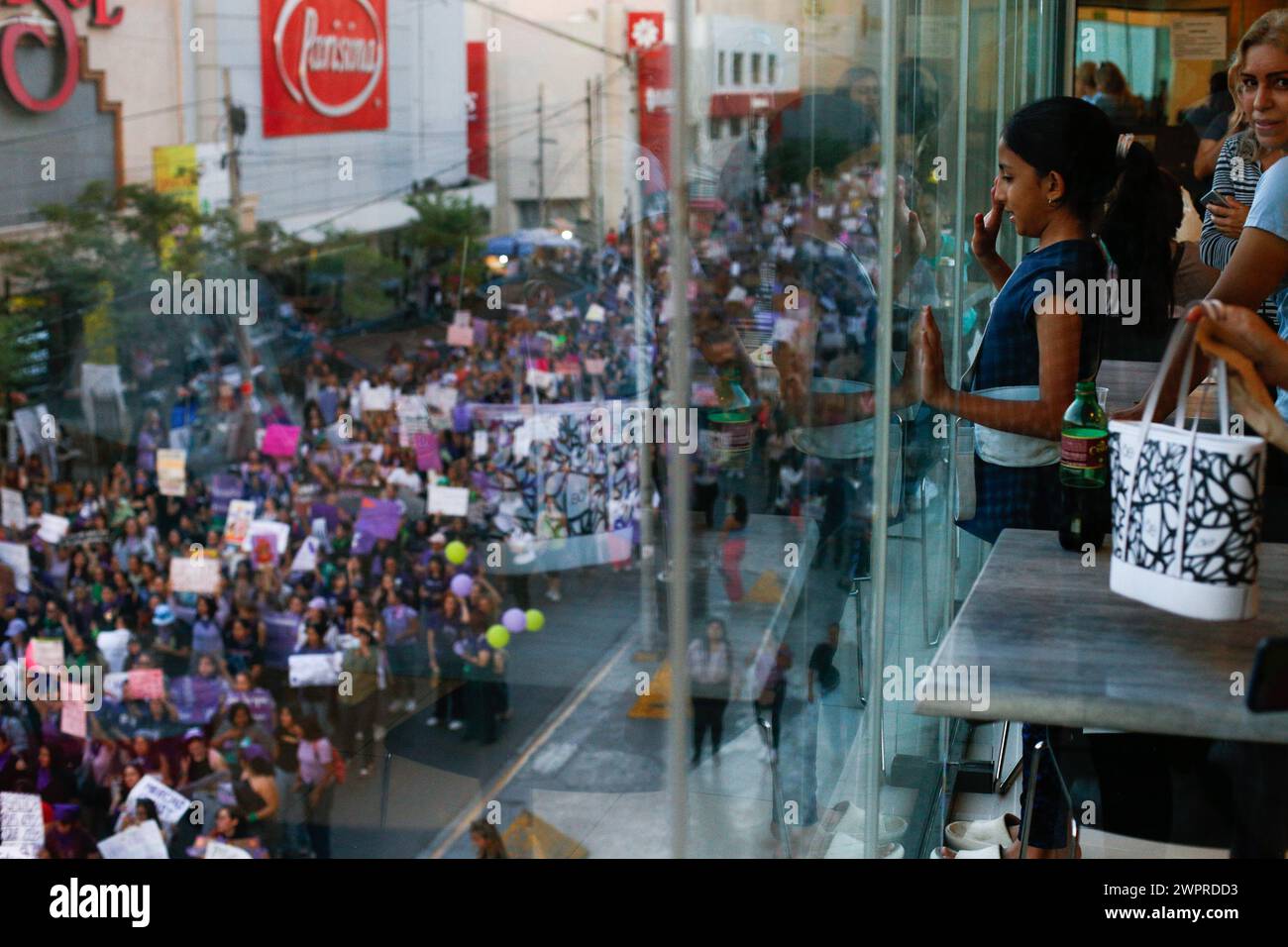 Monterrey, Mexico. 08th Mar, 2024. A girl waves to the demonstrators from a window during the international women's day demonstrations in, Monterrey, Mexico on March 8, 2024. Photo by: Paola Santoy/Long Visual Press Credit: Long Visual Press/Alamy Live News Stock Photo