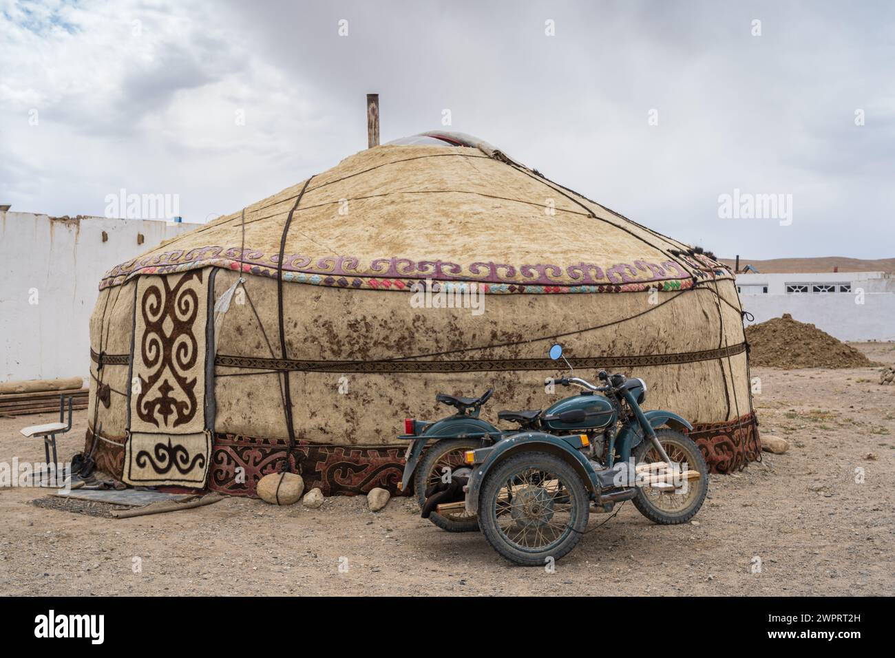 View of traditional kyrgyz felt yurt and vintage soviet era motorcycle in high-altitude Alichur village on Pamir Highway, Gorno-Badakshan, Tajikistan Stock Photo
