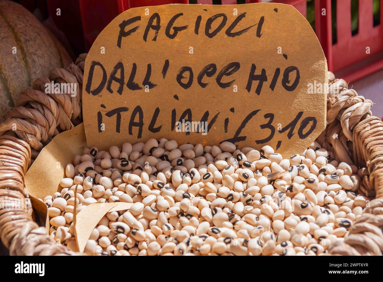 Snap pea (Fagiolo dall'occhio), market sale, weekly market market in Asciano, Crete Senesi, Tuscany, Italy Stock Photo