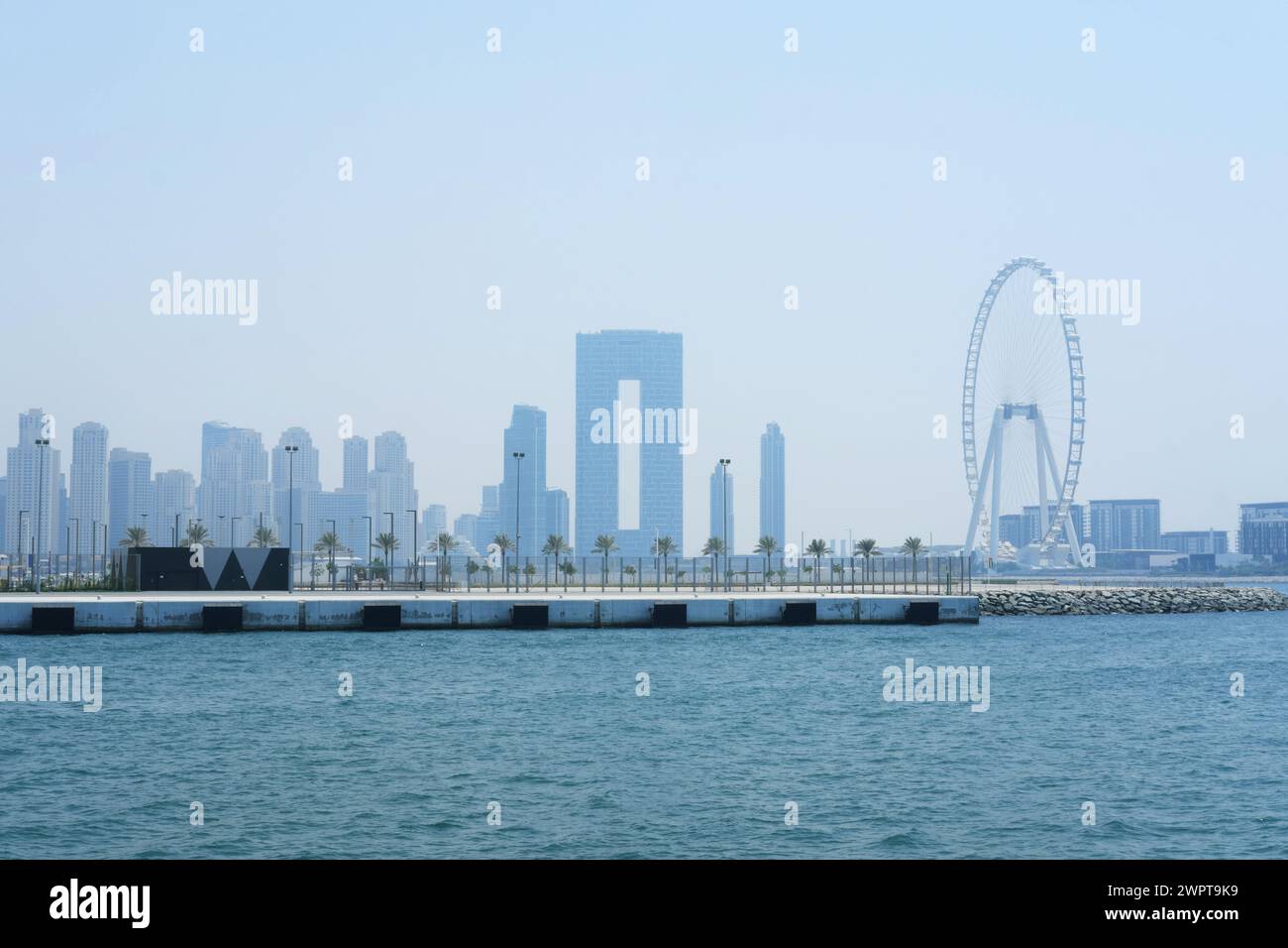 Modern seaside skyline high rise hi-res stock photography and images ...