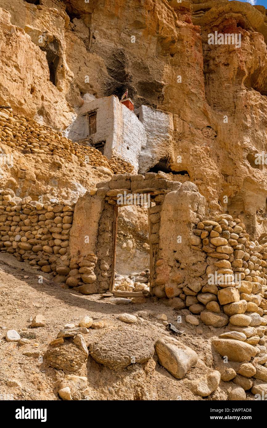 Cave appartments, Garphu, Kingdom of Mustang, Nepal Stock Photo