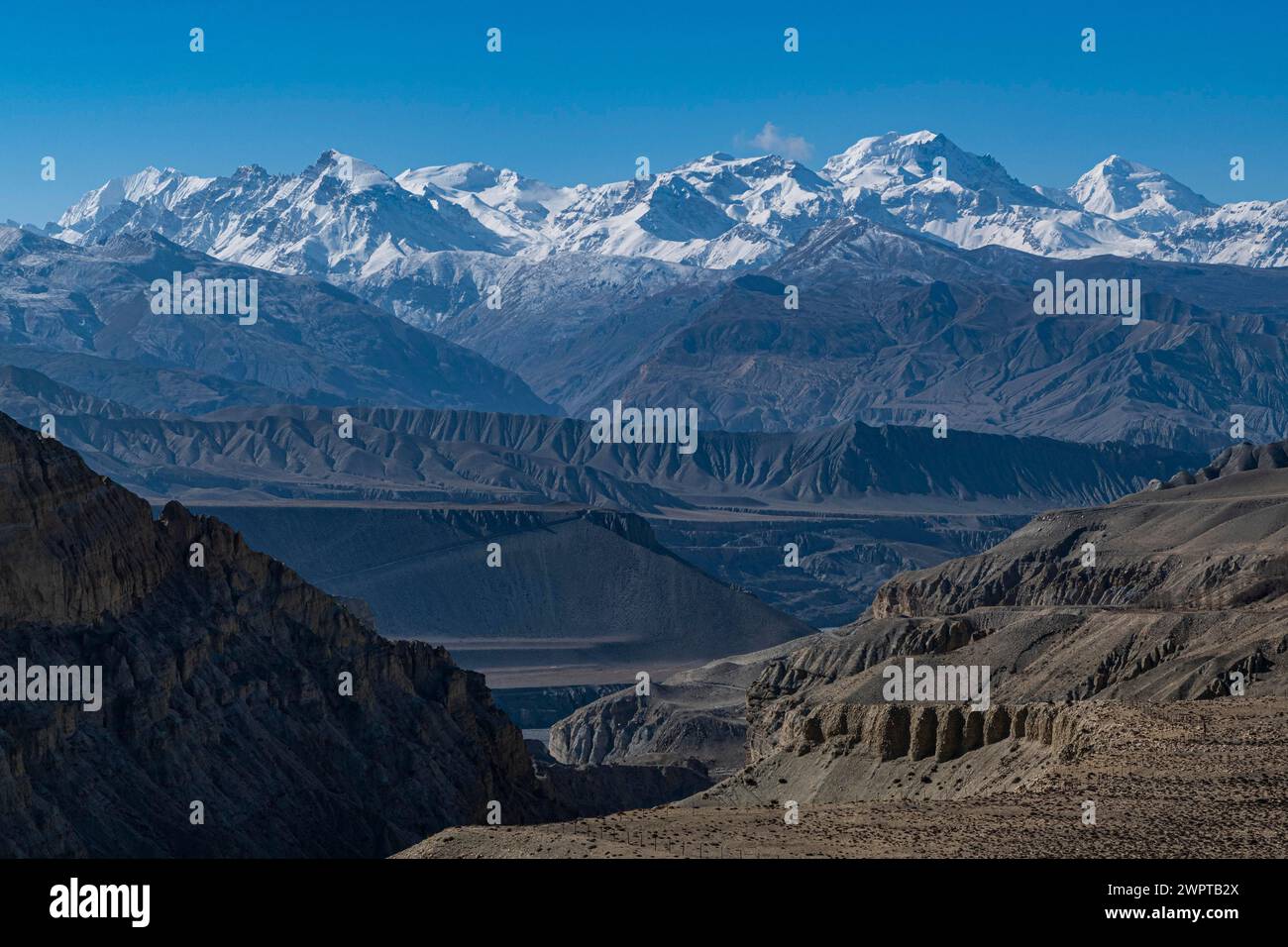 Desert landscape before the Annapurna mountain range, Kingdom of Mustang, Nepal Stock Photo