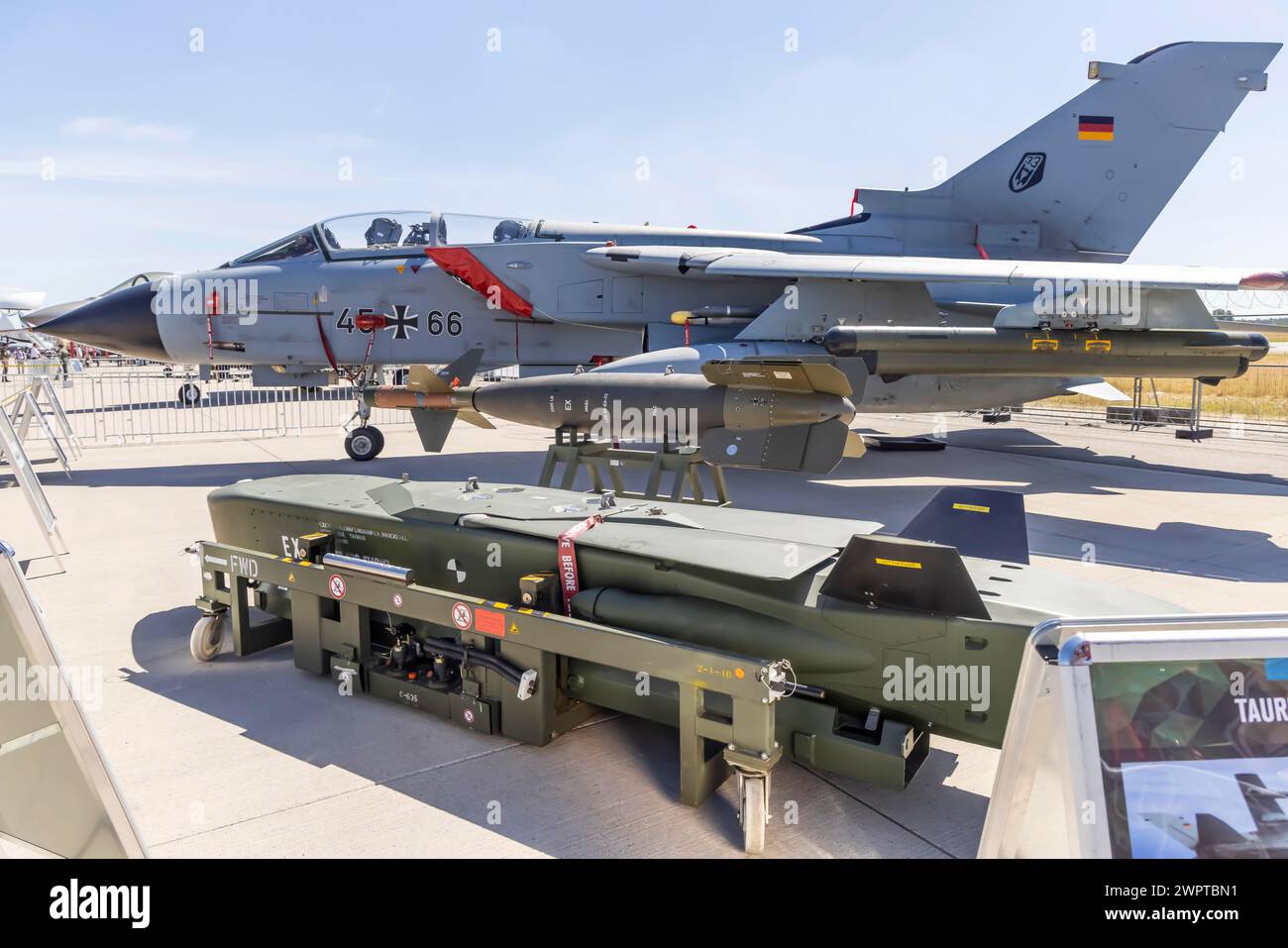 Weapon system Taurus, air-to-ground cruise missile of the German Armed Forces, version KEPD-350 with tandem warhead, cruise missiles. TornadoIDS Stock Photo