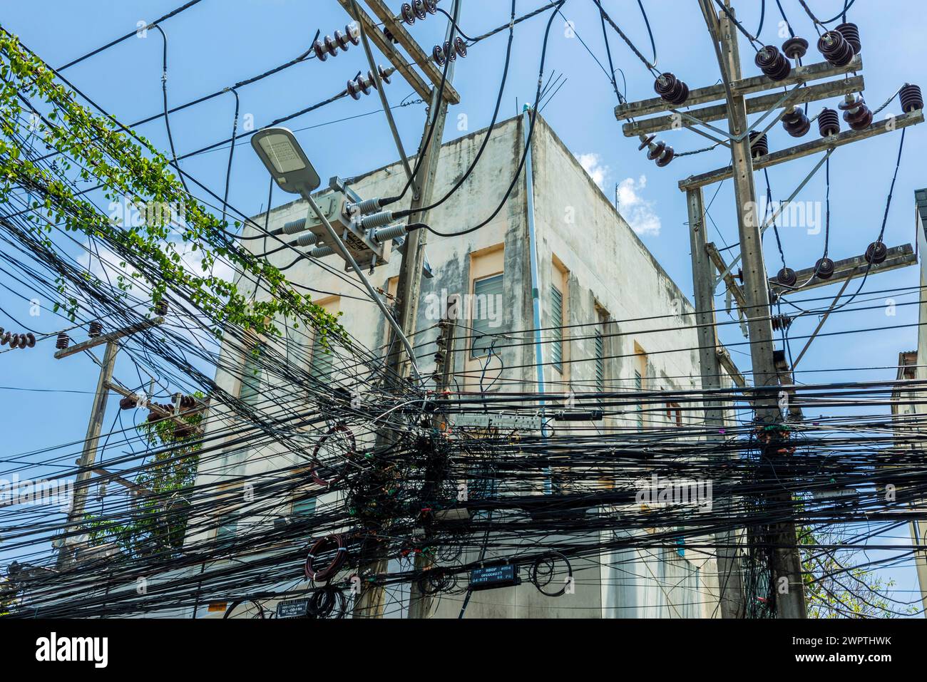Chaotic power cabling, cable tangle, cabling, electricity, energy ...