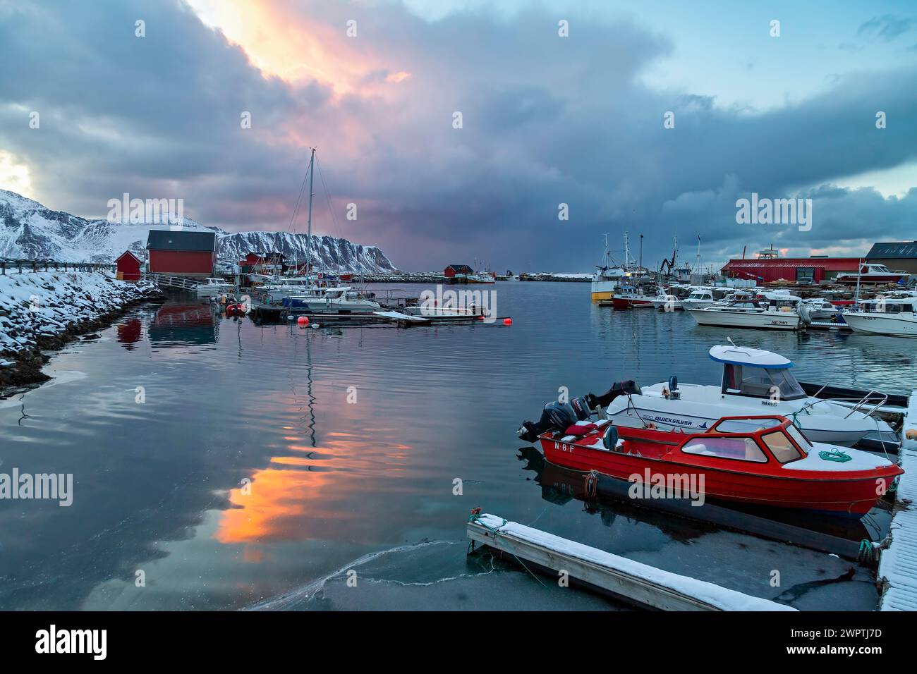 Reflection boats in water sky boat hi-res stock photography and images ...