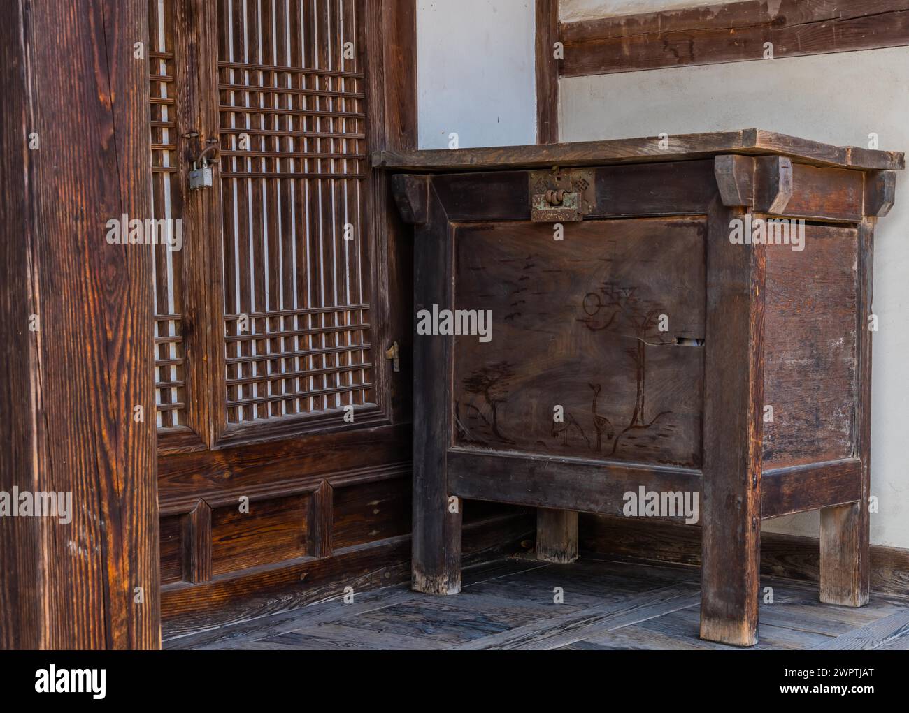 Ancient furniture south korea hi-res stock photography and images - Alamy