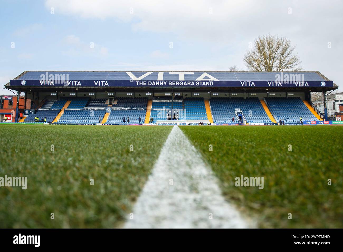 Stockport county vs newport county hires stock photography and images