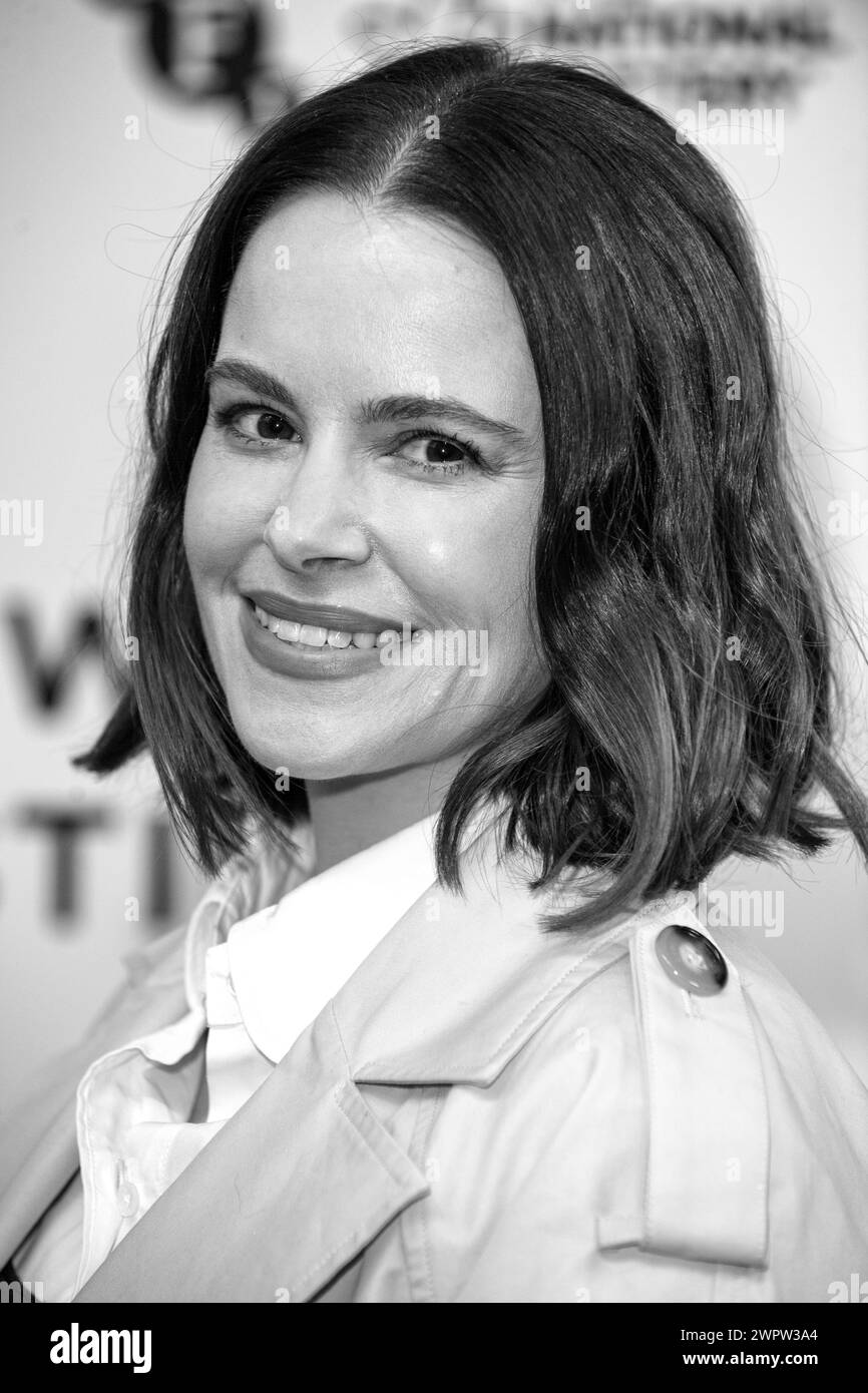 Glasgow, Scotland, UK. 9th March, 2024. Actress, Emily Hampshire, on the red carpet at a photo call for the world film premiere of Mom, at the Glasgow Stock Photo