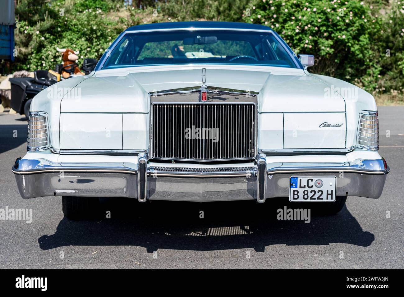 LINTHE, GERMANY - MAY 27, 2023: The personal luxury coupe Lincoln Continental Mark IV. Die Oldtimer Show 2023. Stock Photo