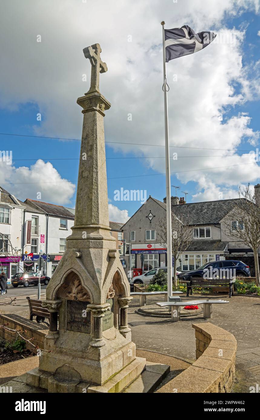 The Ellis Memorial cross and flagpole at Torpoint in Cornwall. Dedicated to James B Ellis who drowned in 1897 trying to save two boys in the River Tam Stock Photo