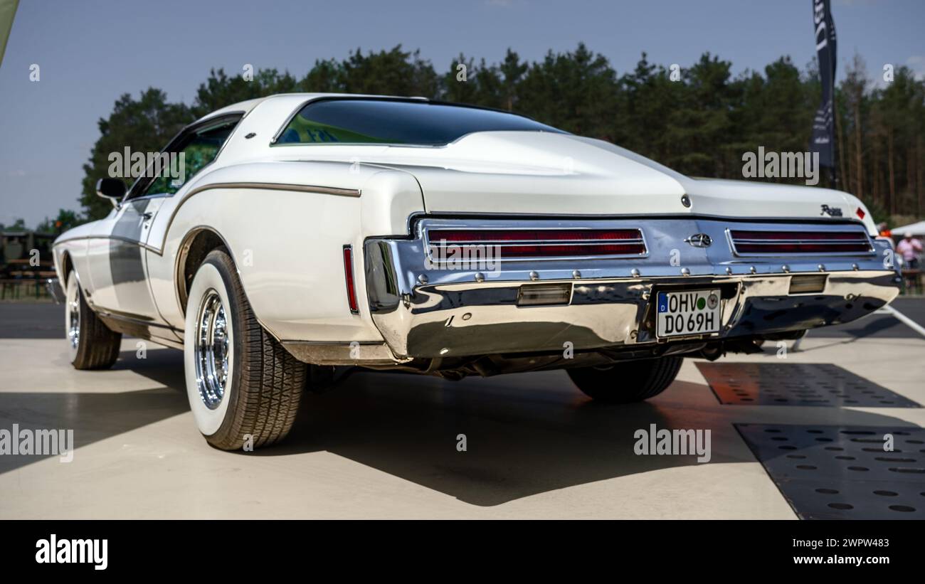 LINTHE, GERMANY - MAY 27, 2023: The personal luxury car Buick Riviera ...