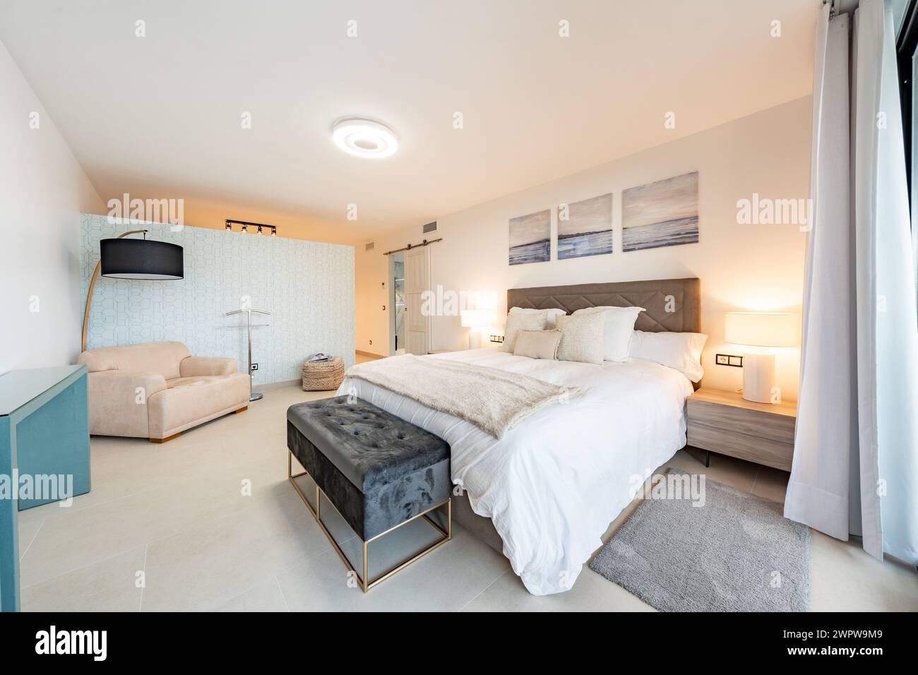 Luxury home wall private sign hi-res stock photography and images - Alamy
