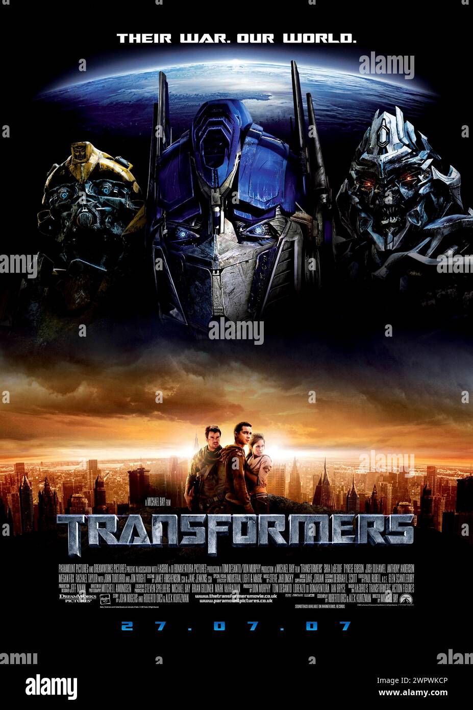 Transformers (2007) directed by Michael Bay and starring Shia LaBeouf, Megan Fox and Josh Duhamel. An ancient struggle between two Cybertronian races, the heroic Autobots and the evil Decepticons, comes to Earth, with a clue to the ultimate power held by a teenager. US one sheet poster. ***EDITORIAL USE ONLY*** Credit: BFA / Paramount Pictures Stock Photo