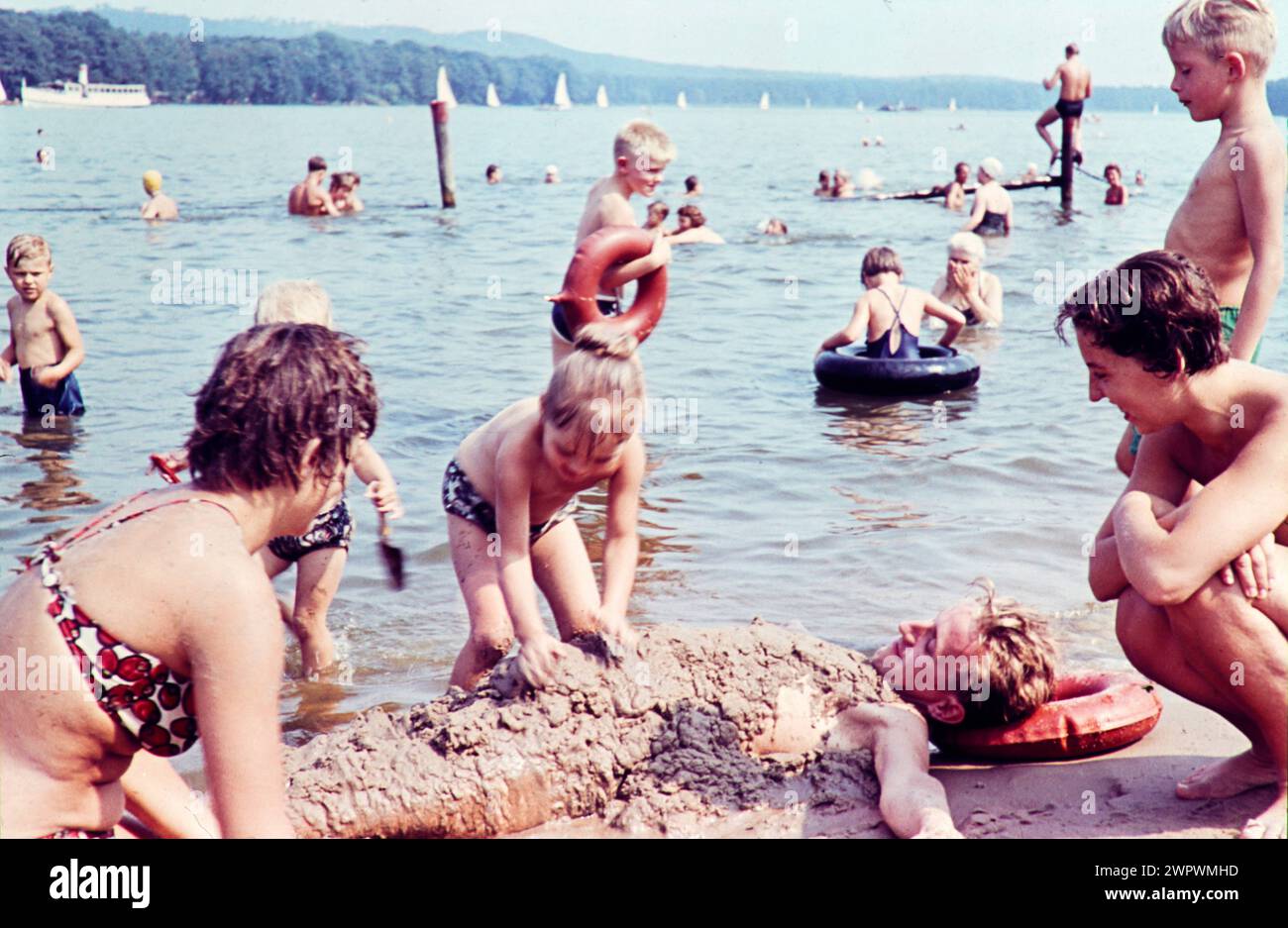 Urlauber Italien, ca. 1965, Ferien am Meer,Strandleben *** Vacationer Italy, ca 1965, Vacation at the sea, beach life Stock Photo