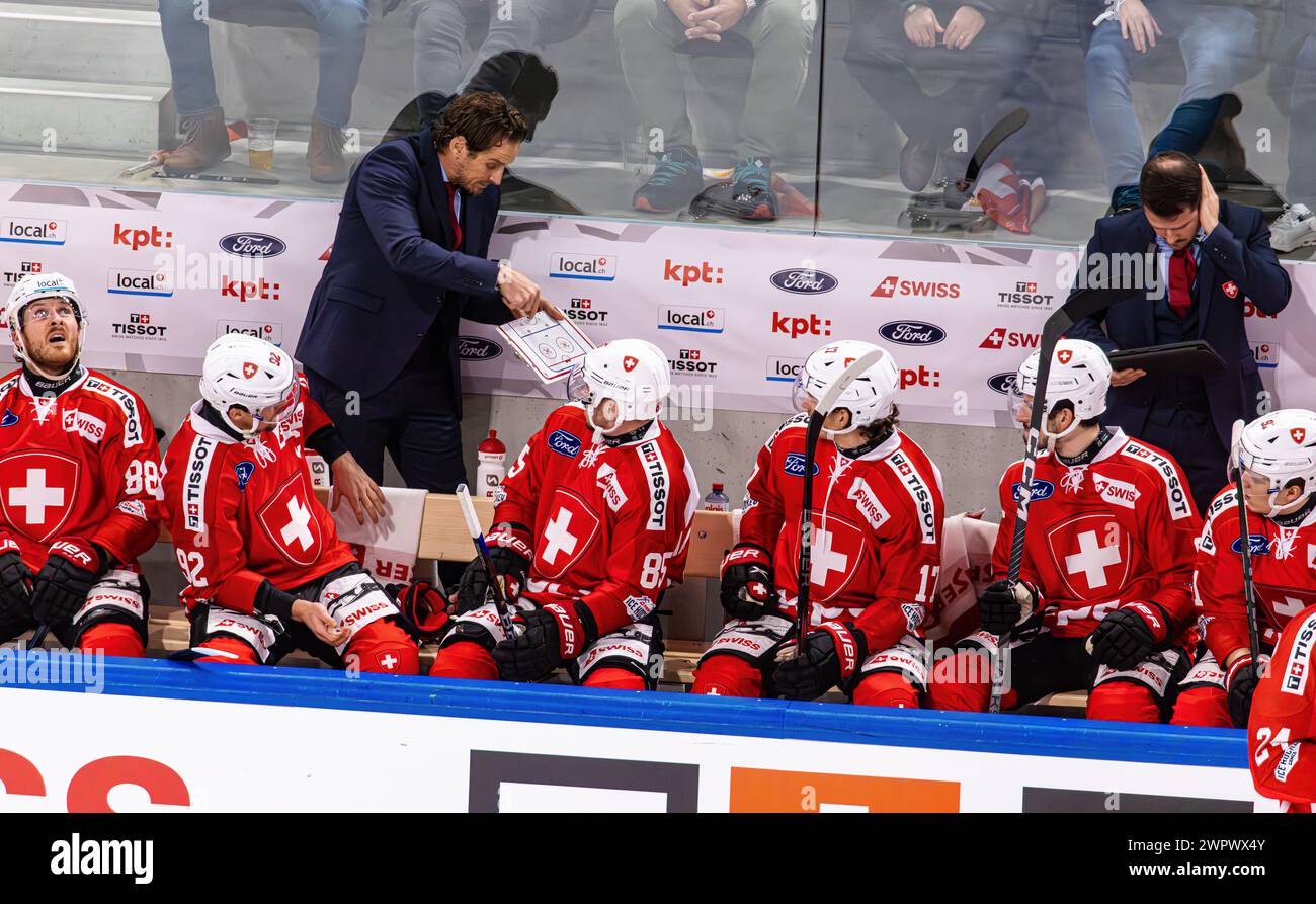 Schweden - Schweiz, Swiss Life Arena, Swiss Ice Hockey Games 2023: Patrick Fischer, Cheftrainer Schweizer Eishockey Herren Nationalmannschaft erklärt Stock Photo