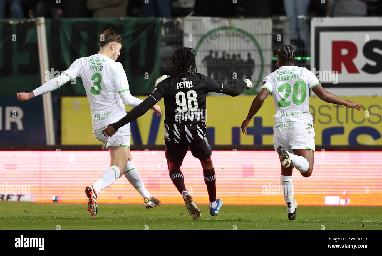 Charleroi, Belgium. 09th Mar, 2024. Cercle's Edgaras Utkus and Charleroi's Jeremy Petris fight for the ball during a soccer match between Sporting Charleroi and Cercle Brugge, Saturday 09 March 2024 in Charleroi, on day 29 of the 2023-2024 'Jupiler Pro League' first division of the Belgian championship. BELGA PHOTO VIRGINIE LEFOUR Credit: Belga News Agency/Alamy Live News Stock Photo