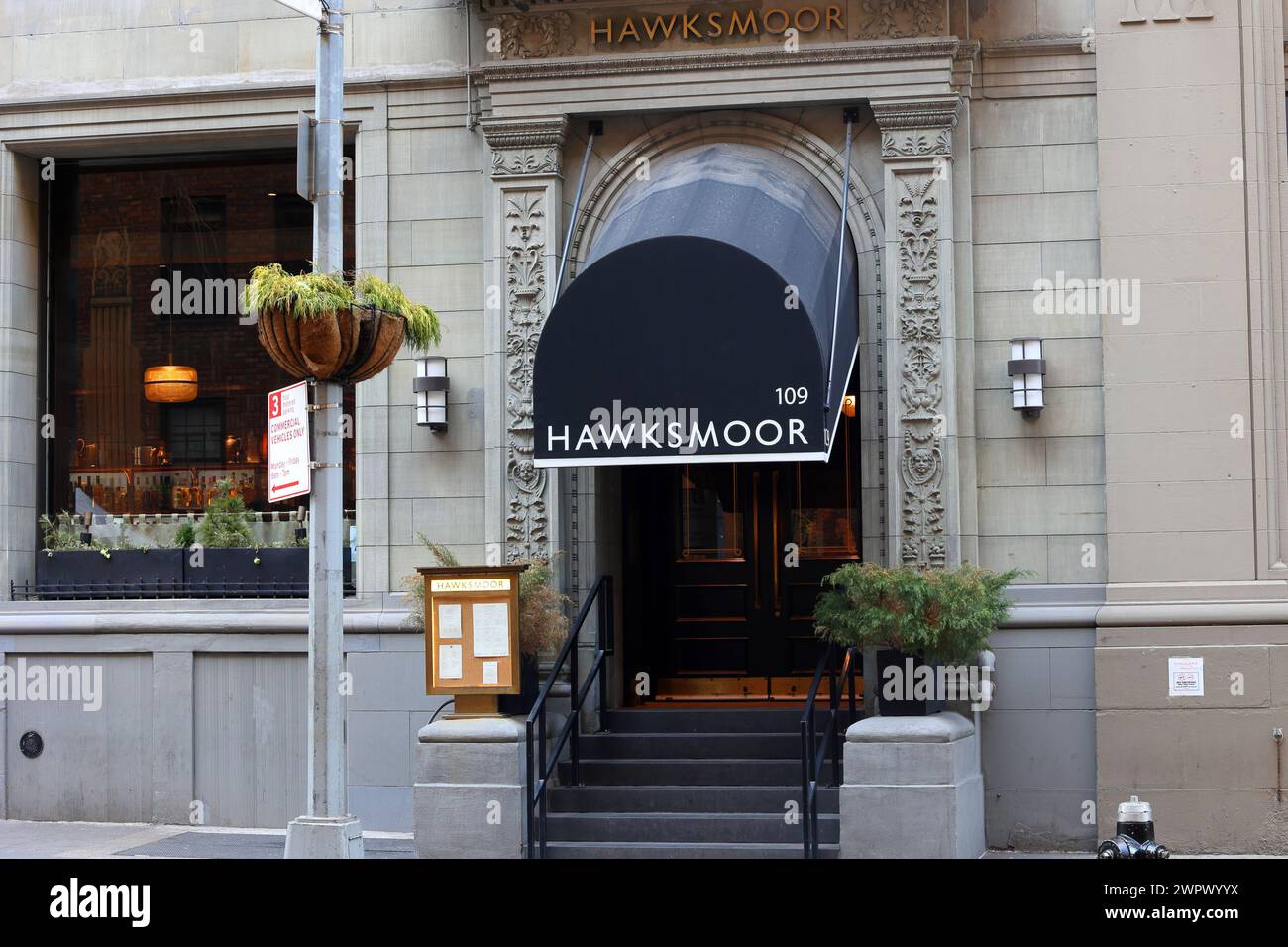 Hawksmoor, 109 E 22nd St, New York, NYC storefront of a British steakhouse and cocktail bar in Manhattan's Gramercy neighborhood. Stock Photo