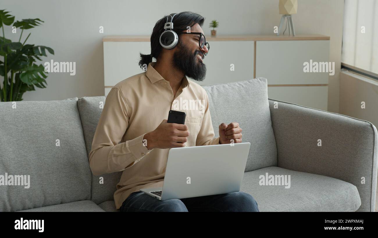 Listening rap music phone app hi-res stock photography and images - Alamy