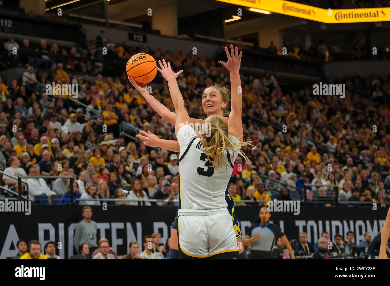 Minneapolis, Minnesota, USA. 9th Mar, 2025. Michigan Wolverines guard ...