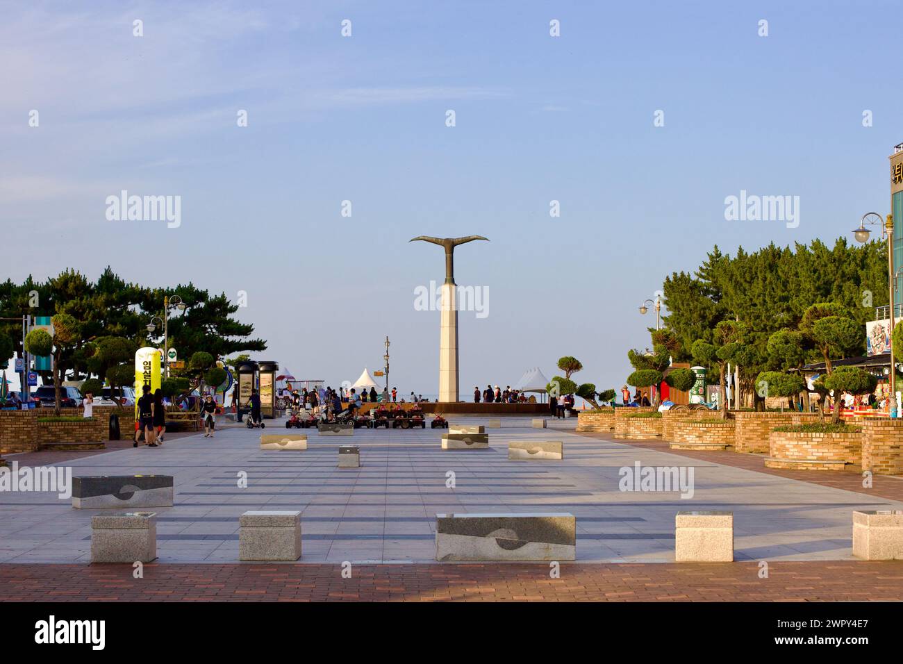 Yangyang County, South Korea - July 30, 2019: A lively late summer day in the courtyard leading to Naksan Beach, with a distinctive metal statue resem Stock Photo