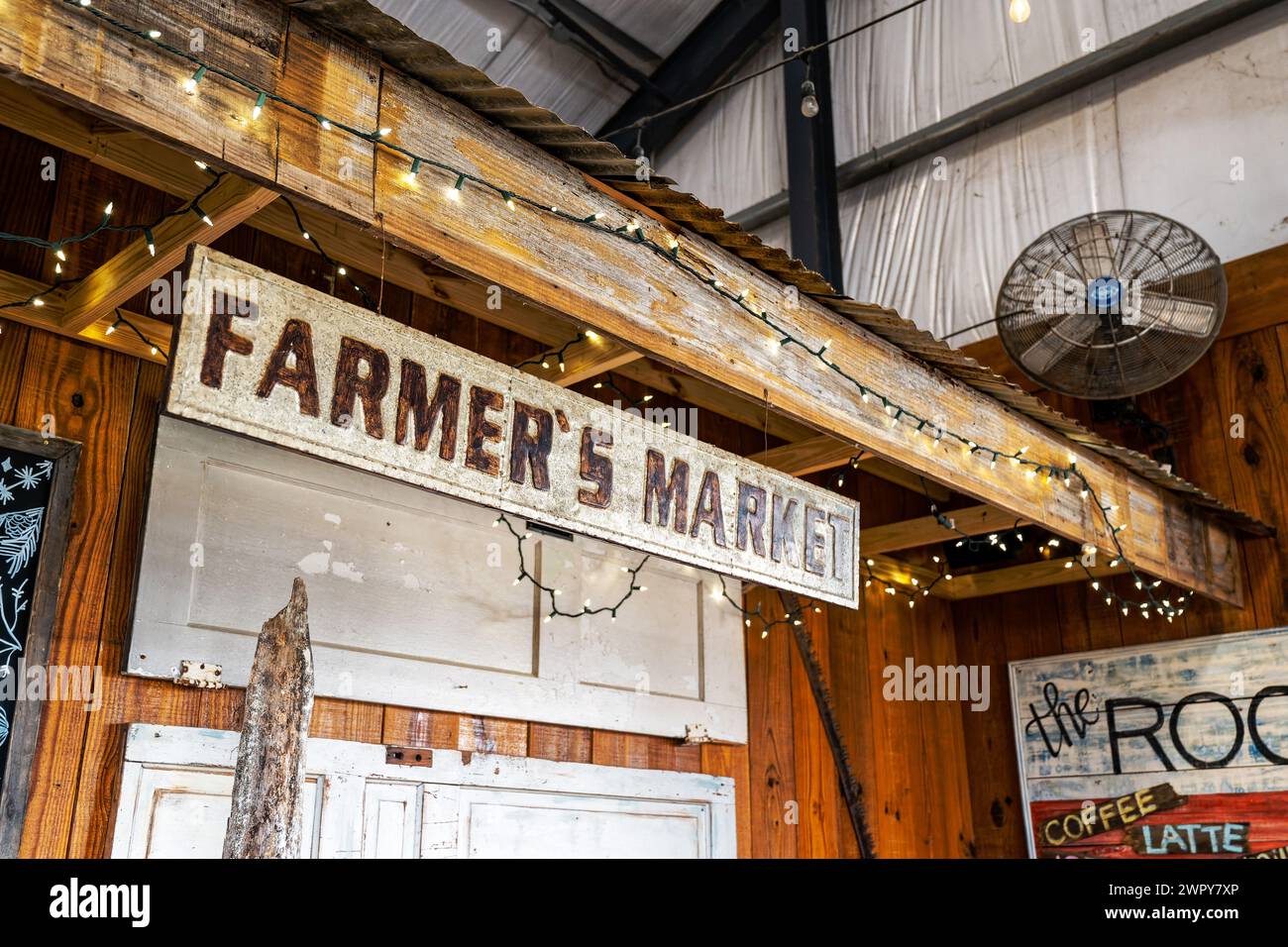 Farmers Market sign above a country market display at Sweet Creek Farm Market, Pike Road Alabama, USA. Stock Photo