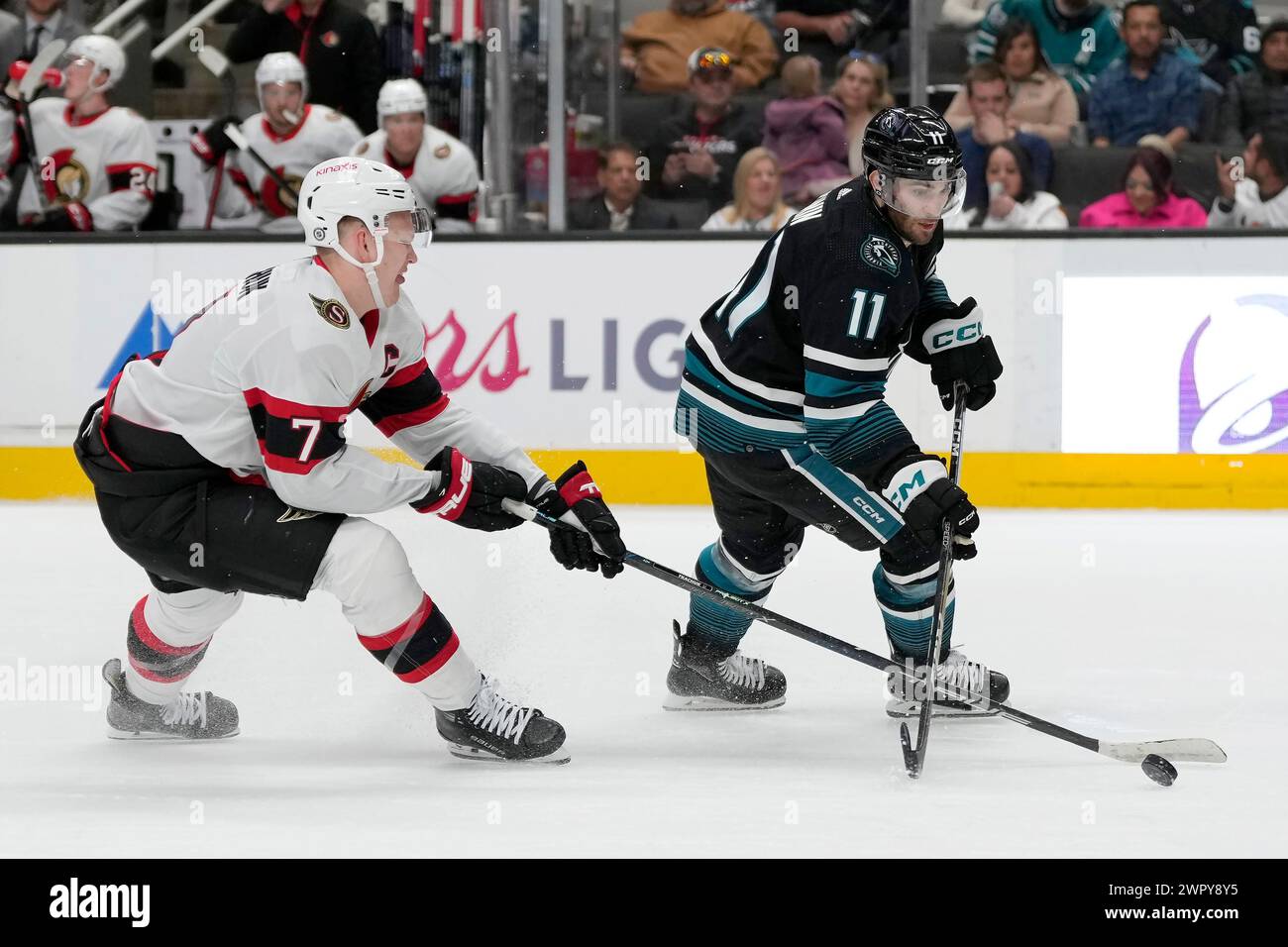 Ottawa Senators left wing Brady Tkachuk (7) reaches for the puck in ...