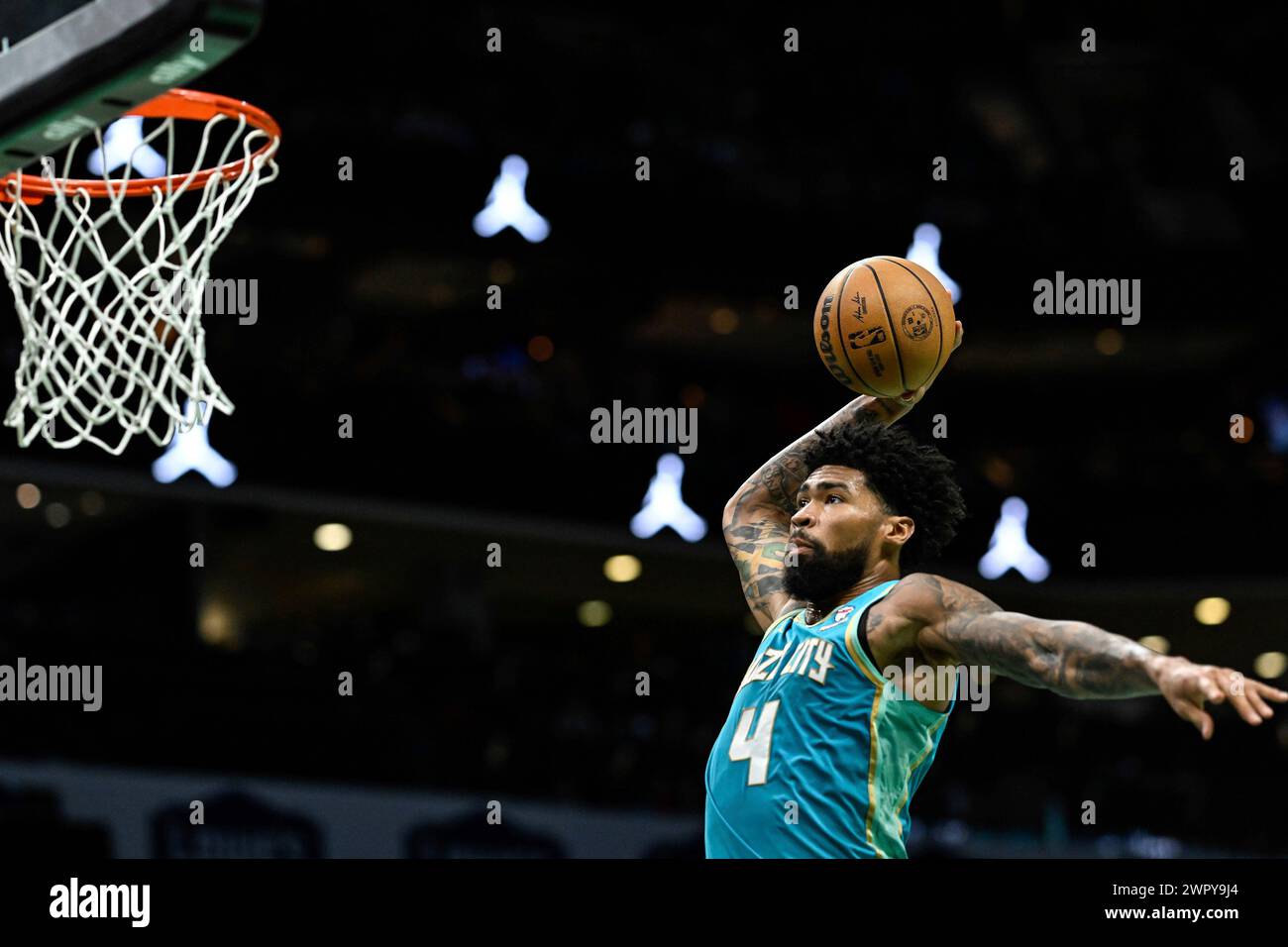 Charlotte center Nick Richards (4) goes up for a slam dunk