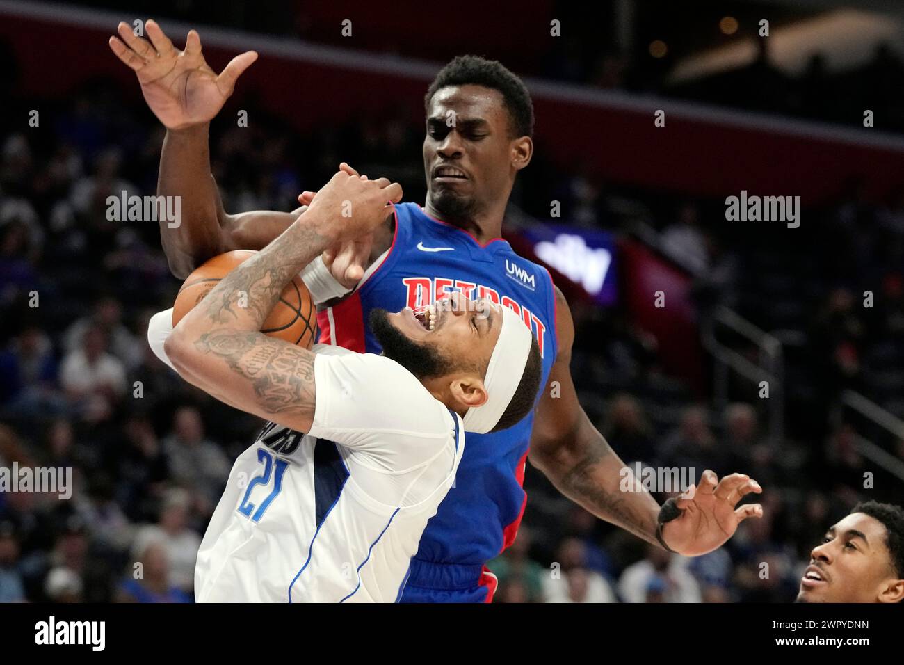 Dallas Mavericks center Daniel Gafford (21) is defended by Detroit