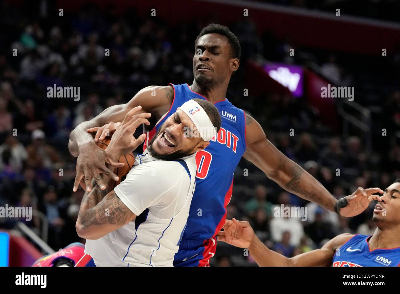 Dallas Mavericks center Daniel Gafford (21) is defended by Detroit