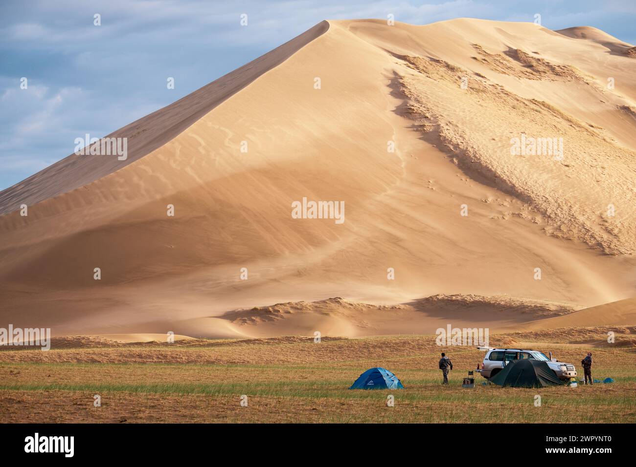 MONGOL ELS SAND DESERT, MONGOLIA - JULY 05, 2018:  Tourist camp near  barkhan in Mongolia sandy dune desert Stock Photo