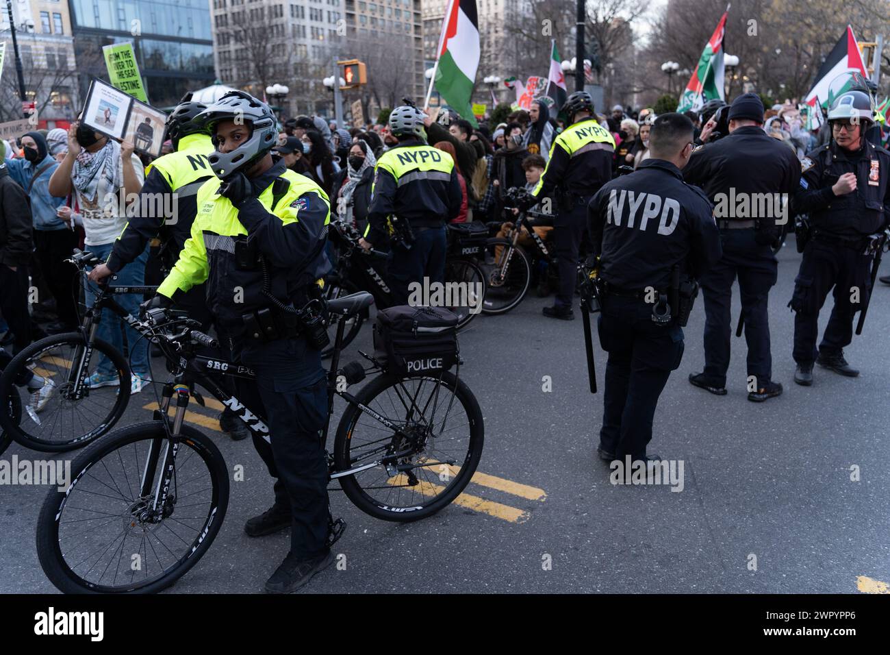 Manhattan, United States. 08th Mar, 2024. An NYPD SRG bike officer ...