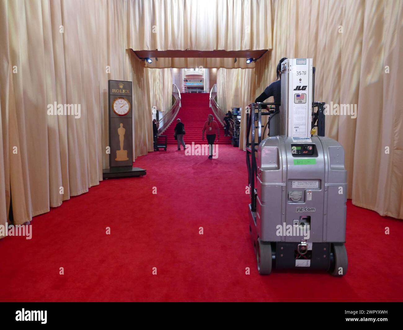 Los Angeles, USA. 09th Mar, 2024. Final preparations on the red carpet ...