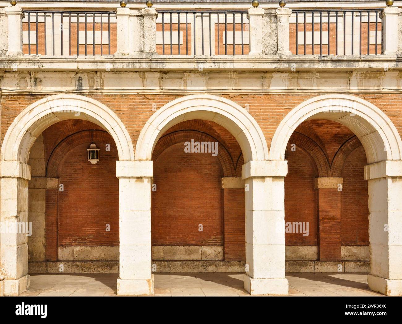 Spanish style arcade hi-res stock photography and images - Alamy