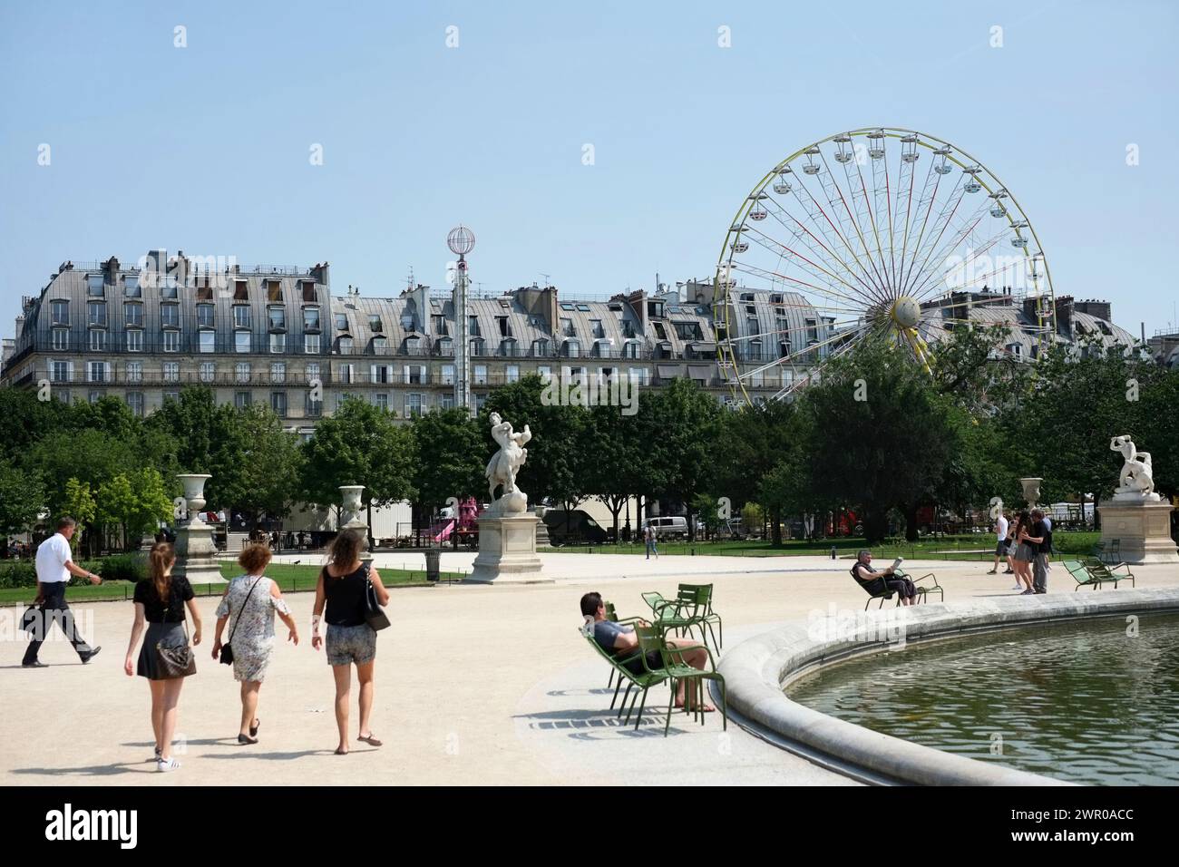 A promenade amongst the chairs in Jardin Tuileries & The Roue de Paris  Ferris wheel, Paris France Stock Photo