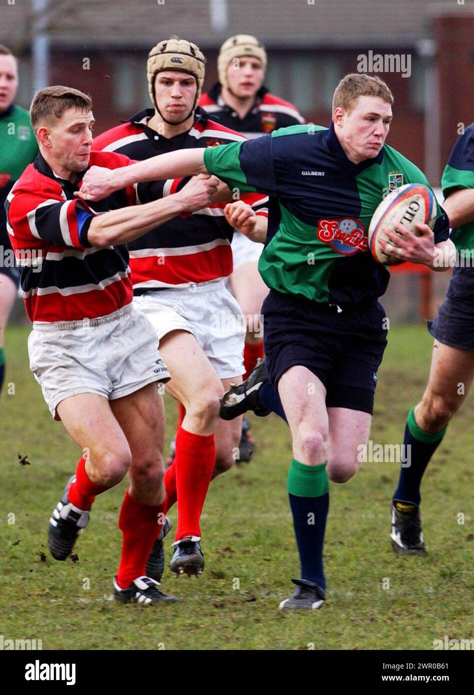 BROROUGHMUIR V STIRLING COUNTY, SATURDAY 9/3/02, BT CELLNET PREMIERSHIP. Muir's Alastair Warnock on the burst. Stock Photo