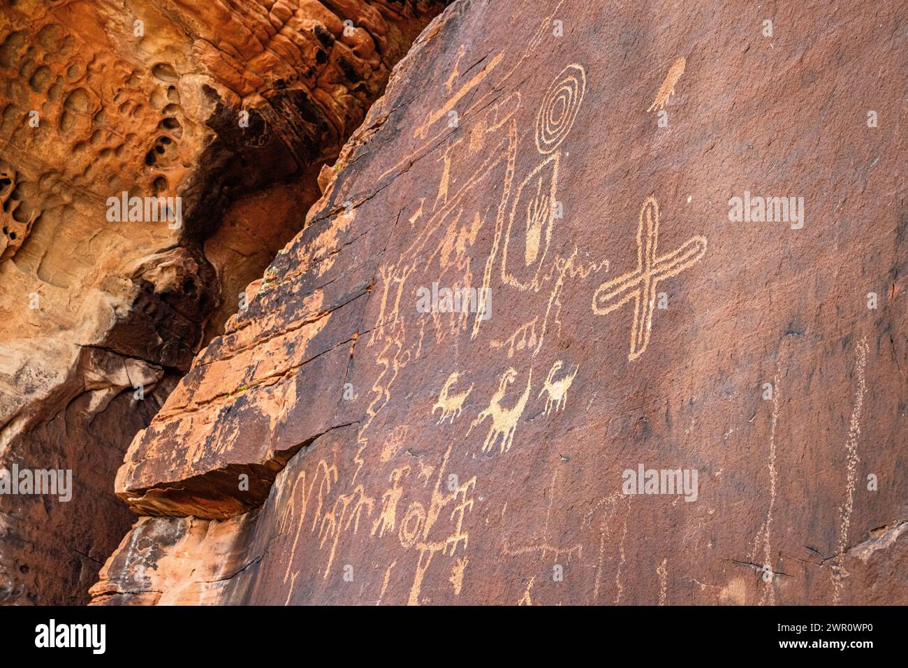 petroglyphs / sandstone rock carvings near a canyon in Valley of Fire ...