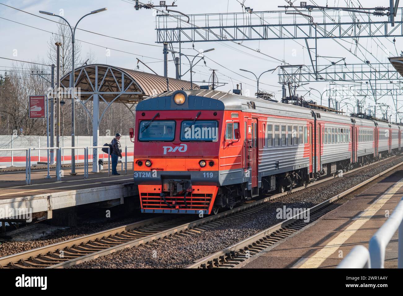 SLAVYANKA, RUSSIA - APRIL 04, 2024: Suburban electric train ET2M-119 arrived on the Slavyanka station on a March afternoon Stock Photo