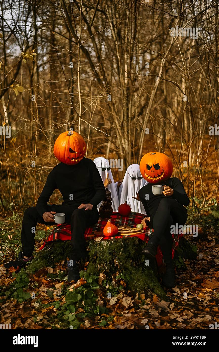 Halloween Pumpkin Tea Party In The Forest Stock Photo Alamy halloween-pumpkin-tea-party-in-the-forest-stock-photo-alamy