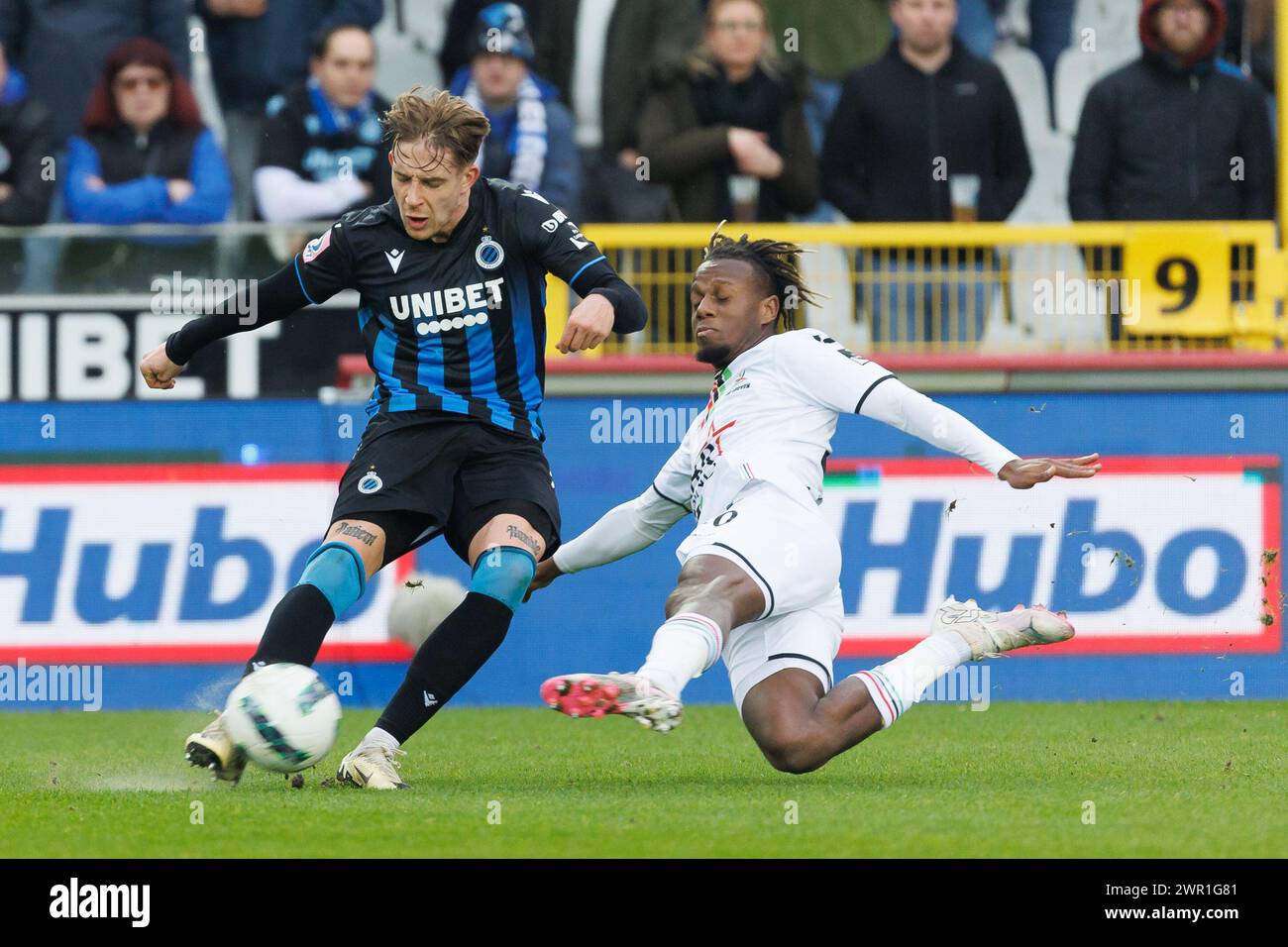 Club's Michal Skoras and OHL's Hamza Mendyl fight for the ball during a soccer match between Club Brugge and Oud-Heverlee Leuven, Sunday 10 March 2024 in Brugge, on day 29 of the 2023-2024 season of the 'Jupiler Pro League' first division of the Belgian championship. BELGA PHOTO KURT DESPLENTER Stock Photo